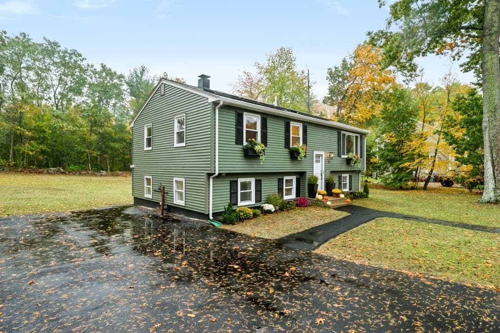 Single Family Residence at 7 Bayberry Lane, Salisbury MA 01952, photo 2 of 42