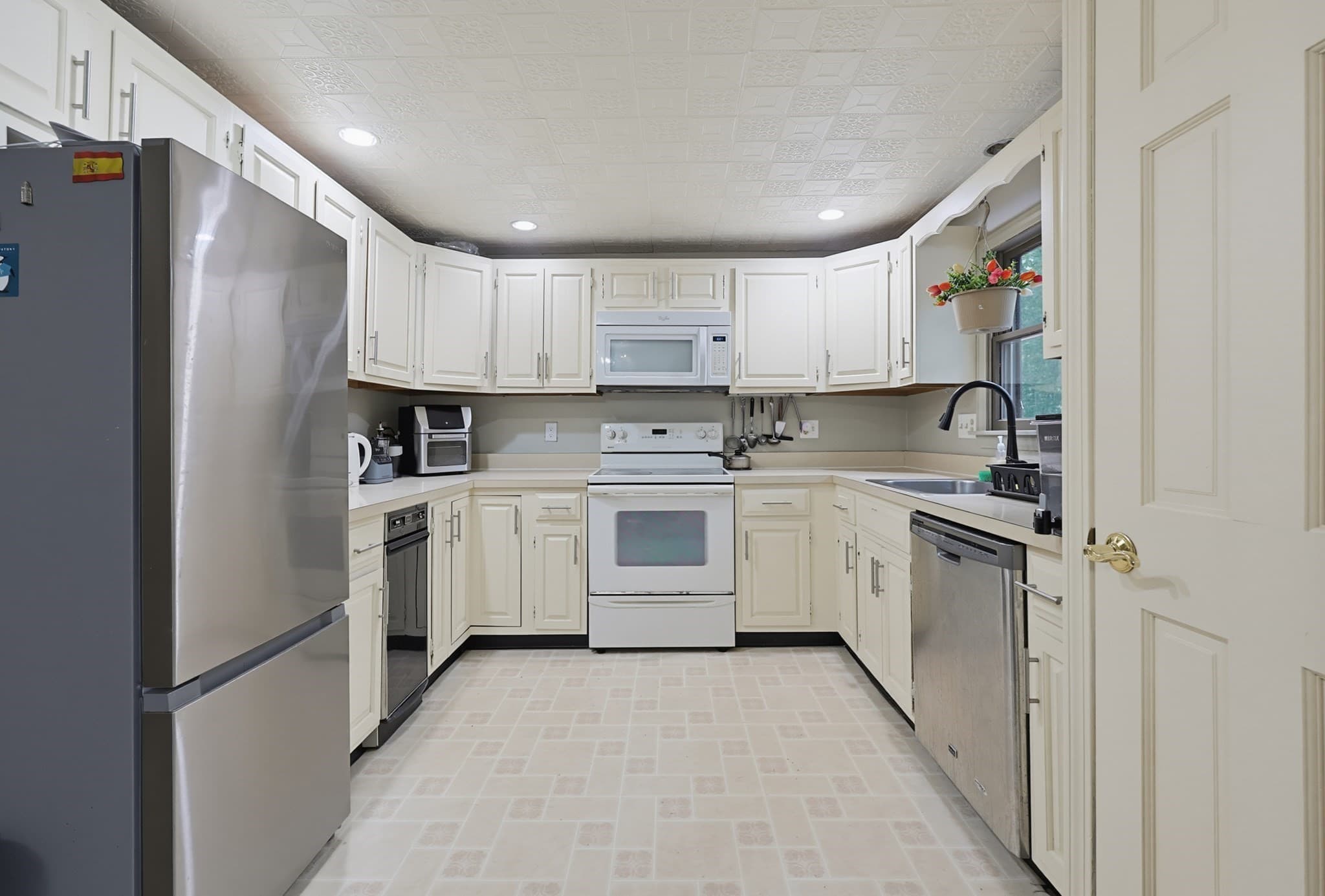 Condominium at 14 Anderson Way # 14, Malden MA 02148, Malden, photo 6 of 41