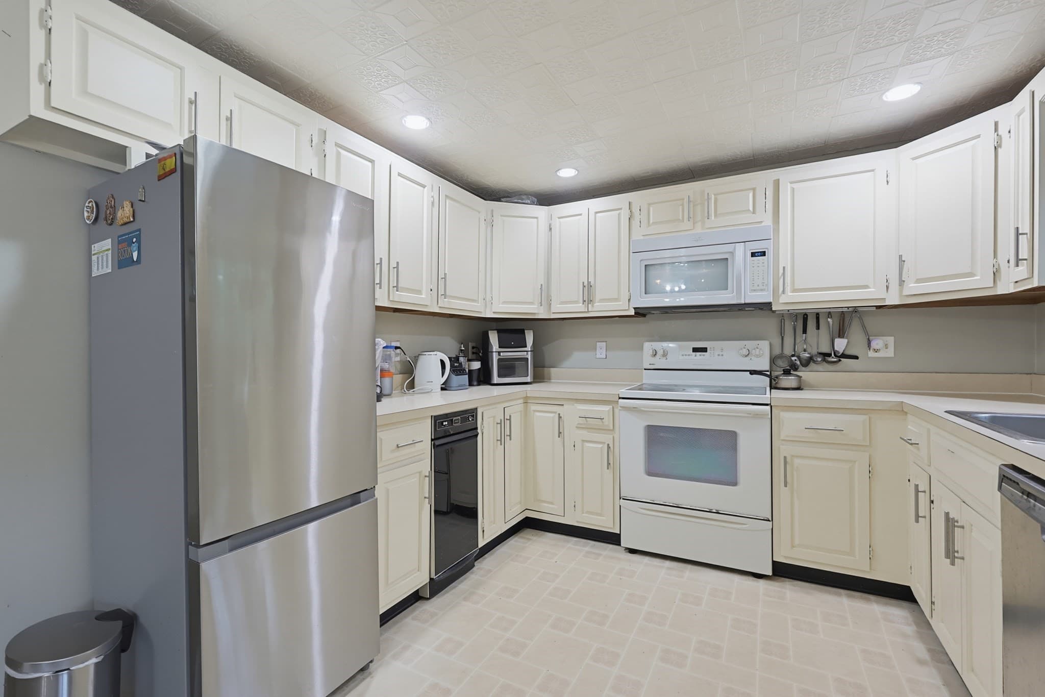 Condominium at 14 Anderson Way # 14, Malden MA 02148, Malden, photo 4 of 41