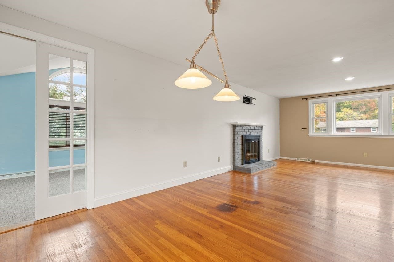 Single Family Residence at 7 Heath Rd, Easton MA 02375, photo 7 of 41