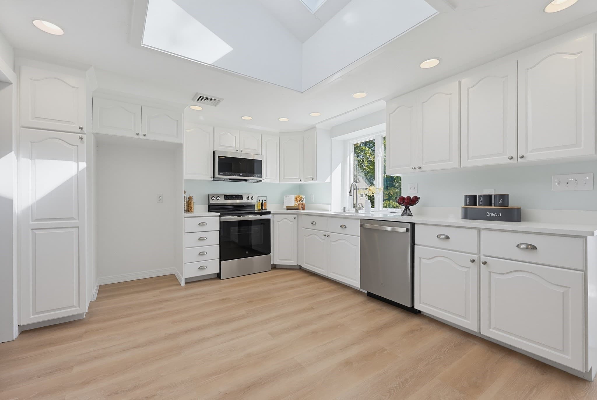 Single Family Residence at 30 Taft Ln, Dedham MA 02026, photo 9 of 38