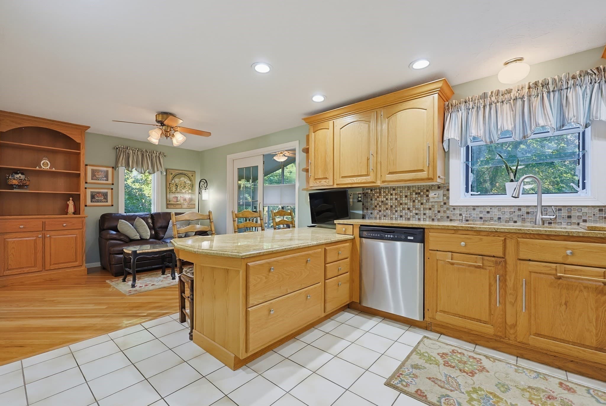 Condominium at 35 Union Sq # 35, Randolph MA 02368, Randolph, photo 17 of 40