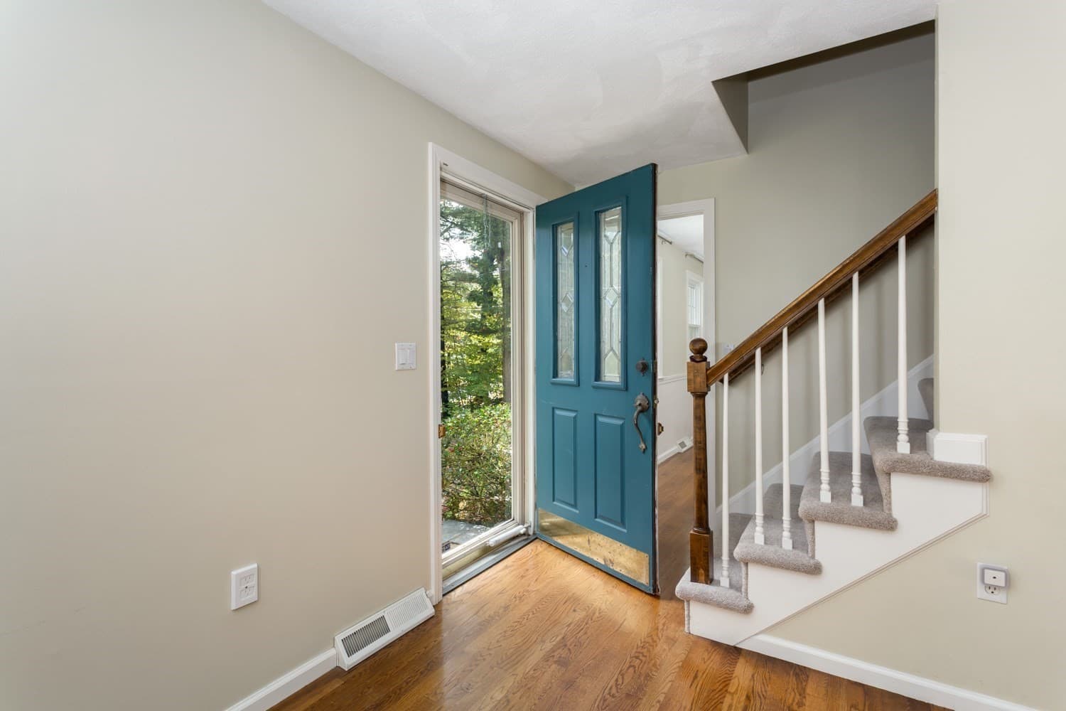 Single Family Residence at 98 Miller St, Franklin MA 02038, Franklin, photo 2 of 42