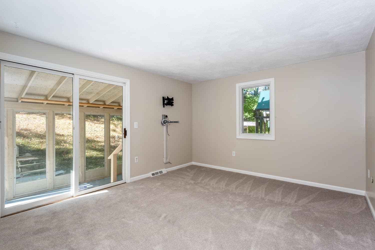 Single Family Residence at 98 Miller St, Franklin MA 02038, Franklin, photo 17 of 42