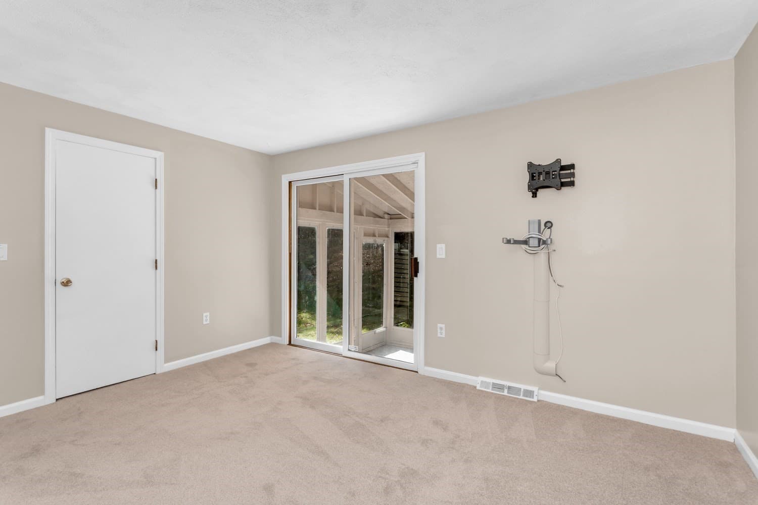 Single Family Residence at 98 Miller St, Franklin MA 02038, Franklin, photo 18 of 42