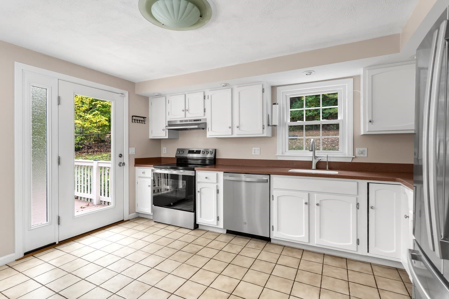 Single Family Residence at 98 Miller St, Franklin MA 02038, Franklin, photo 11 of 42