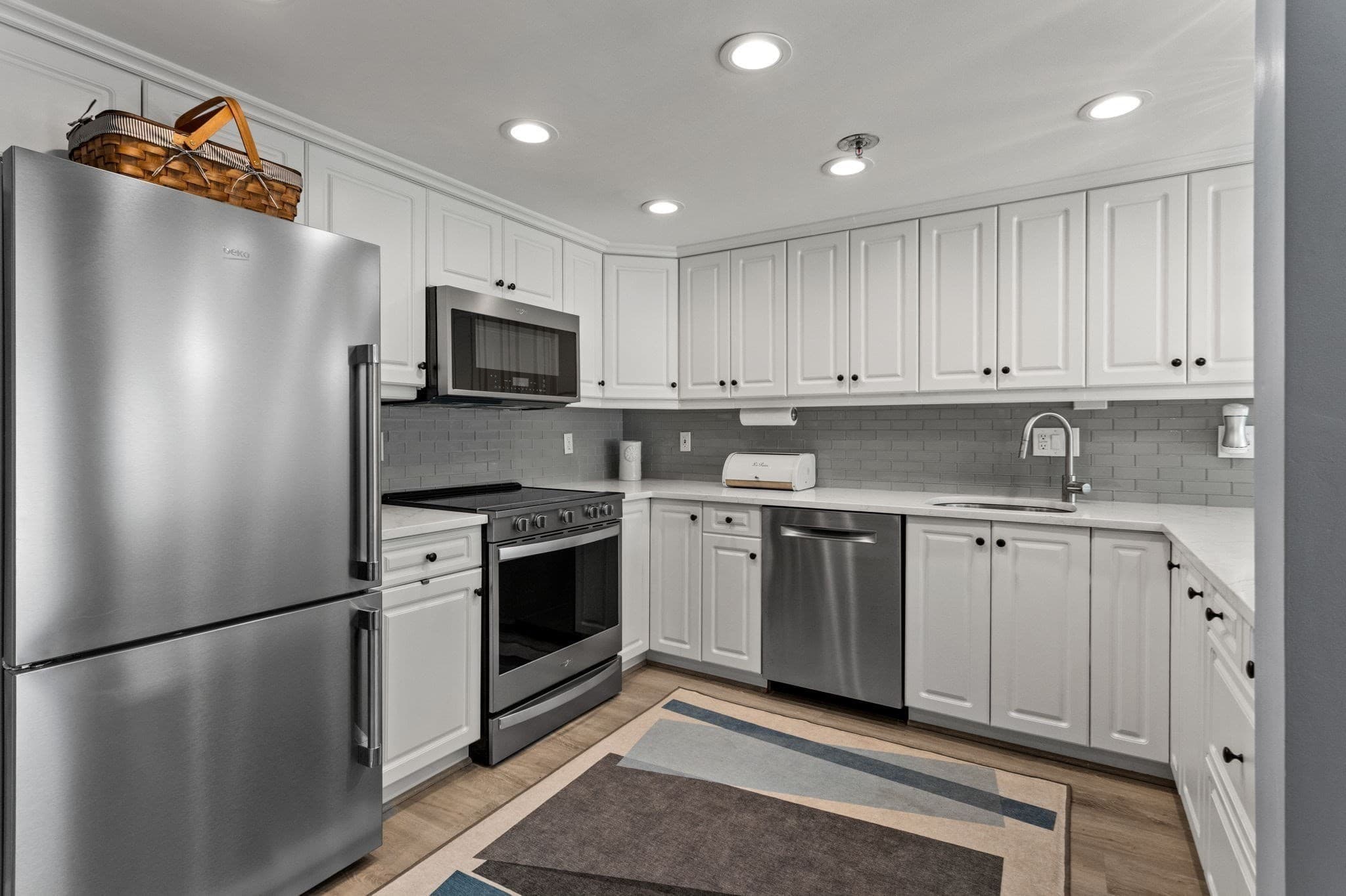 Condominium at 94 Shore Dr W # 8B, Mashpee MA 02649, Mashpee, photo 4 of 39