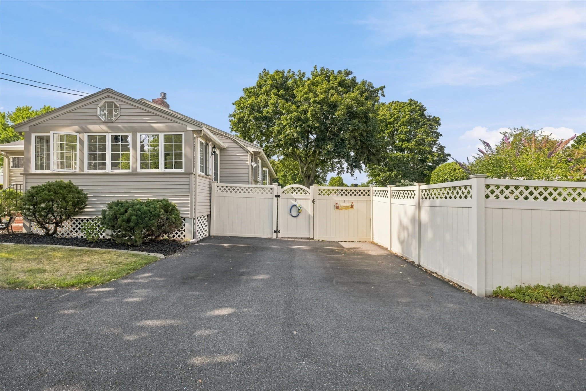 Single Family Residence at 1 Will Sawyer St, Peabody MA 01960, photo 3 of 41