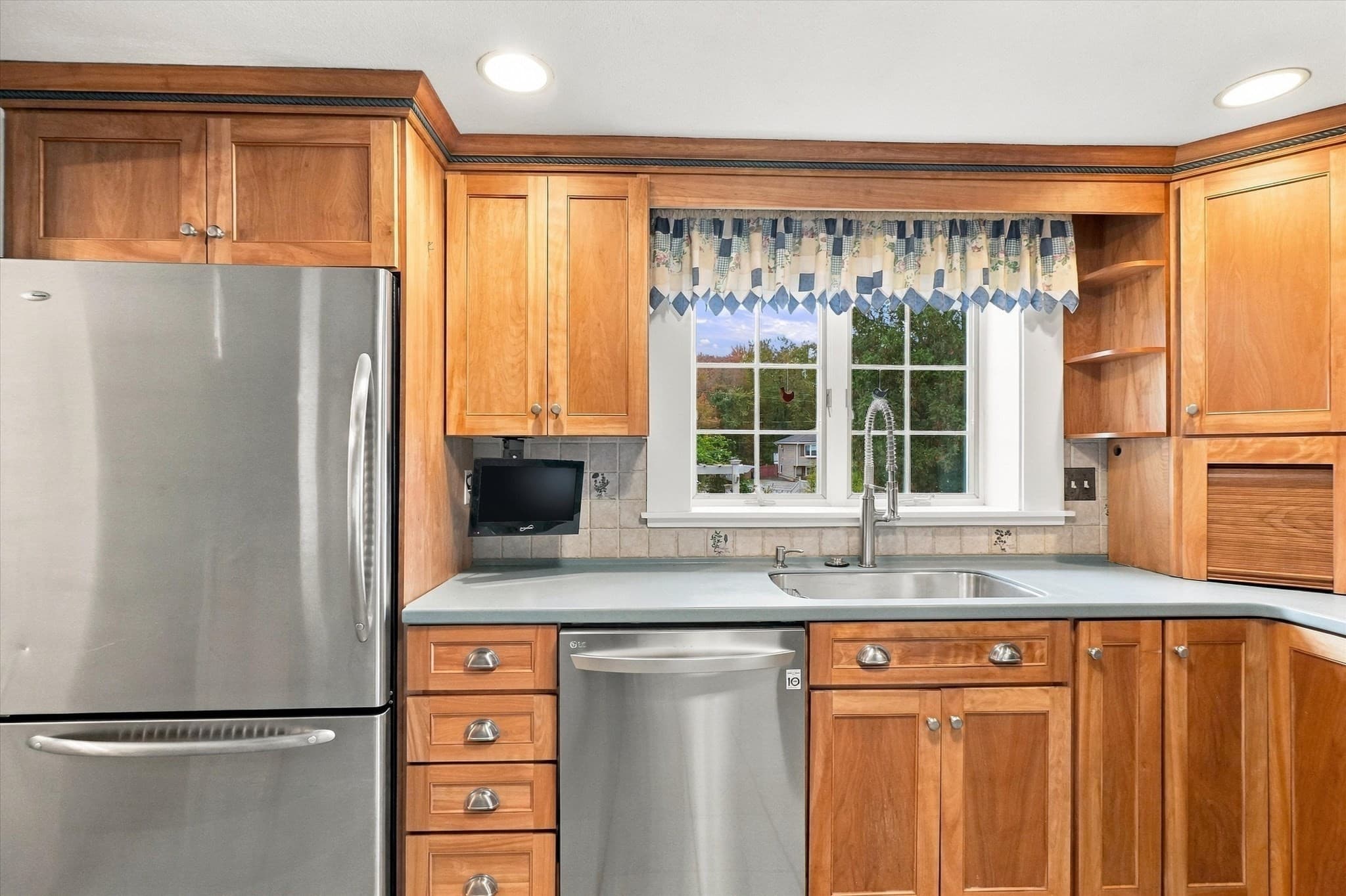 Single Family Residence at 1 Will Sawyer St, Peabody MA 01960, photo 9 of 41