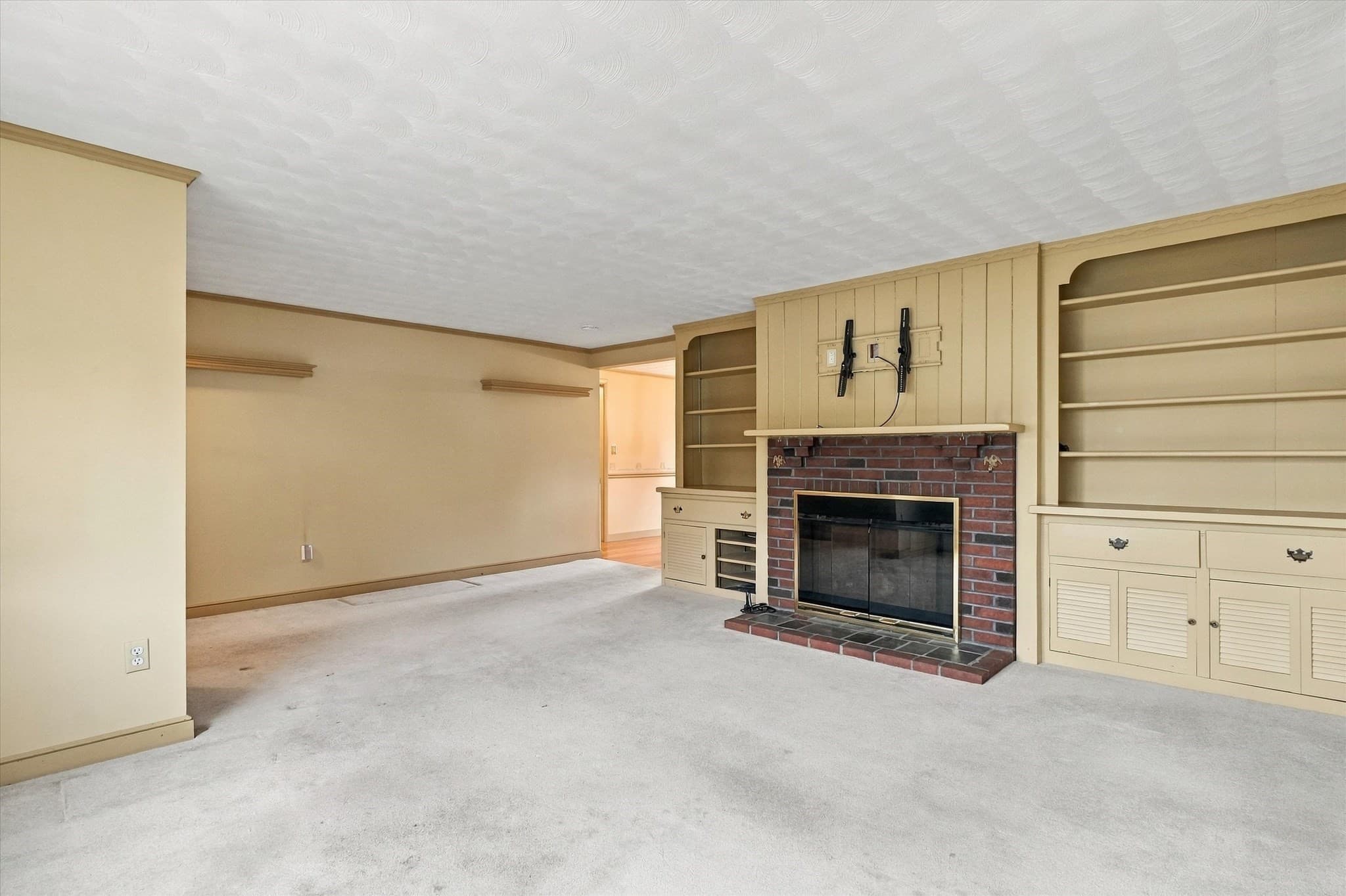 Single Family Residence at 1 Will Sawyer St, Peabody MA 01960, photo 14 of 41