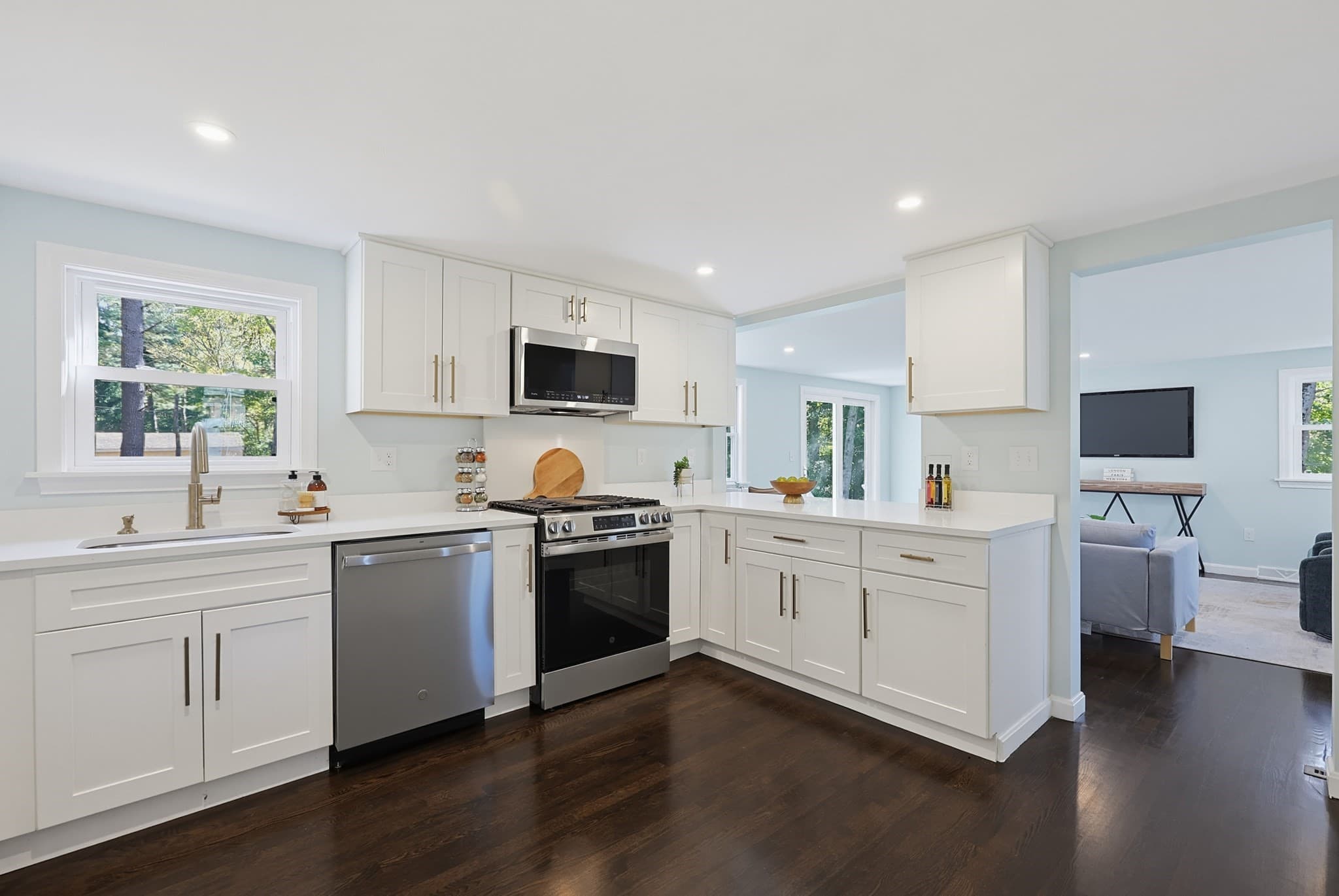 Single Family Residence at 127 Crescent Pl, Hanson MA 02341, photo 6 of 40