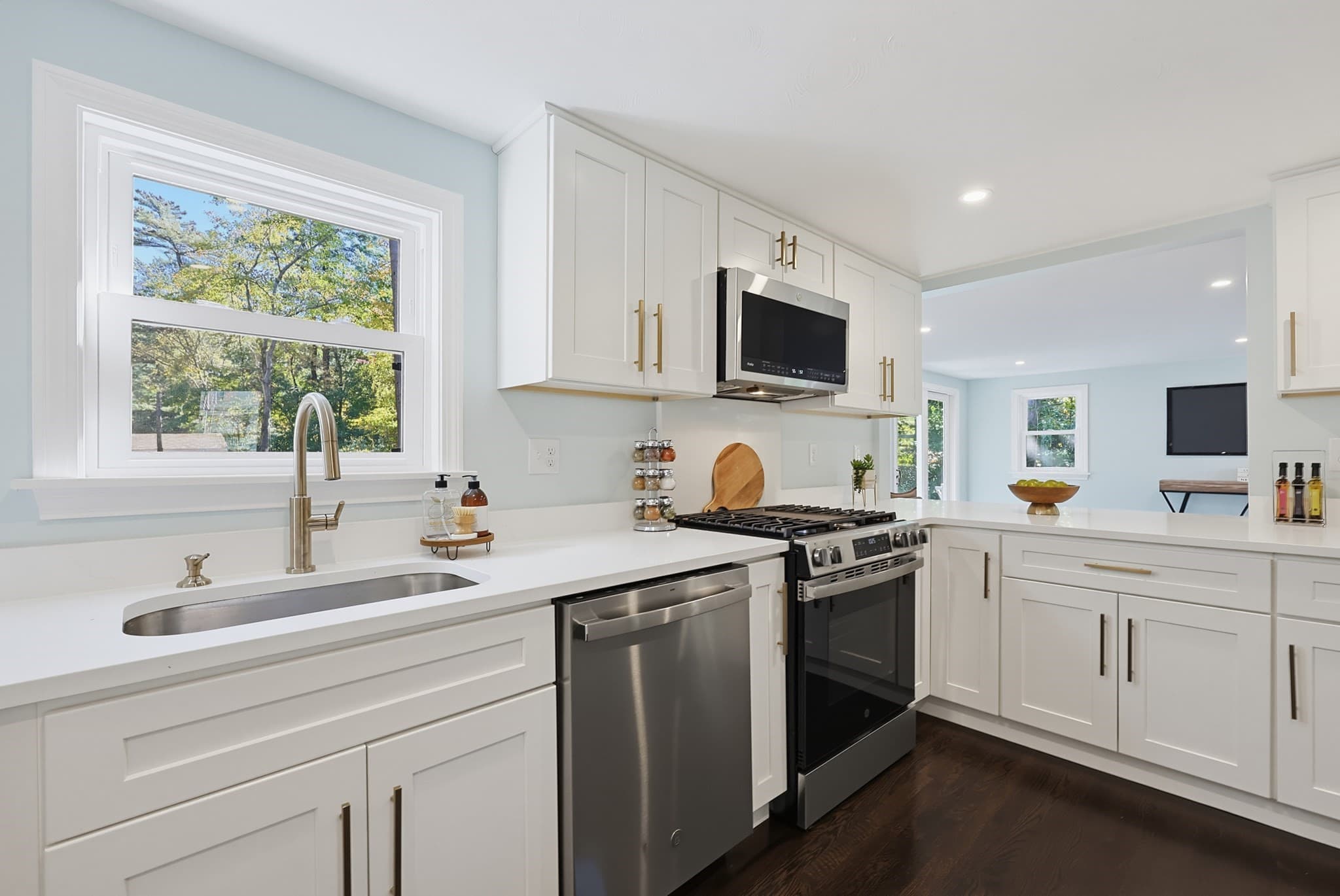 Single Family Residence at 127 Crescent Pl, Hanson MA 02341, photo 10 of 40