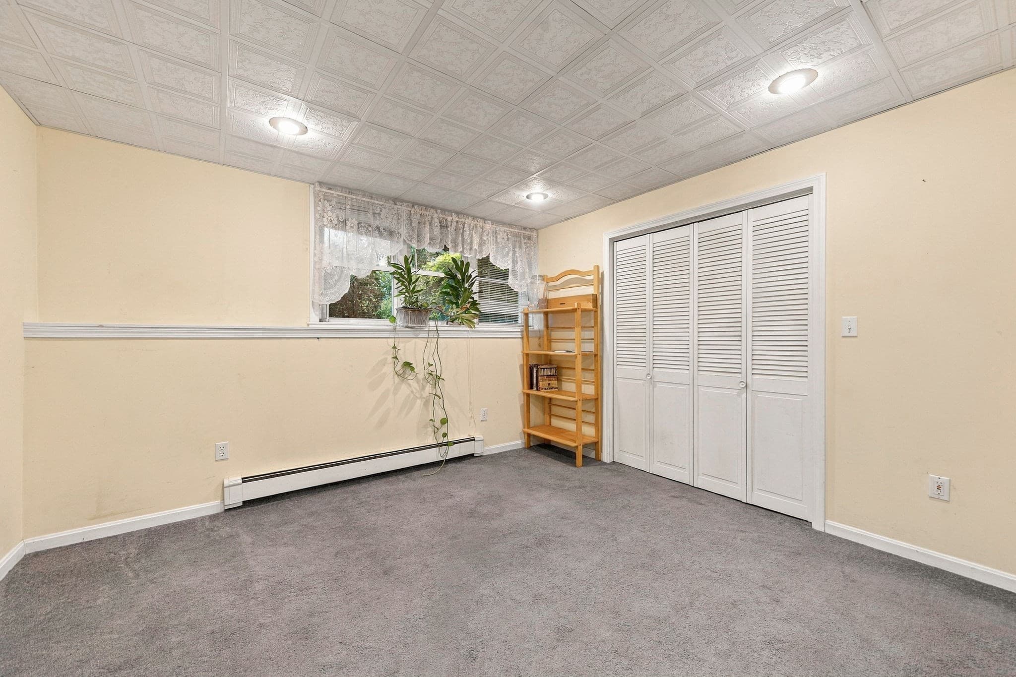 Single Family Residence at 6 Clover Hill Road, Sutton MA 01590, Sutton, photo 32 of 42