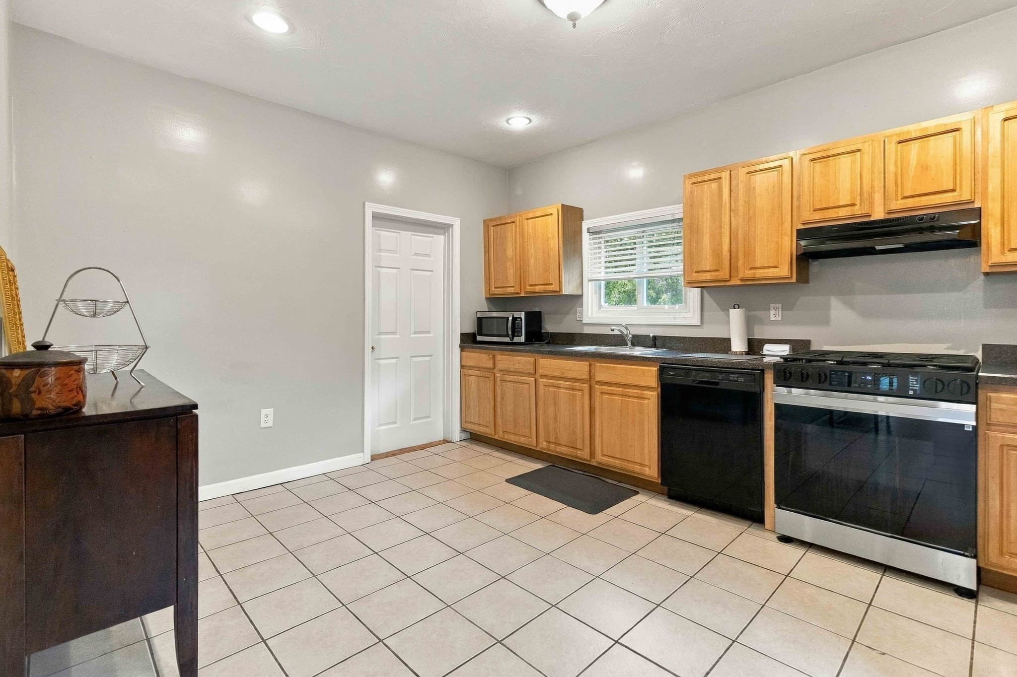 Single Family Residence at 51 N Manchester, Brockton MA 02302, Brockton, photo 19 of 31