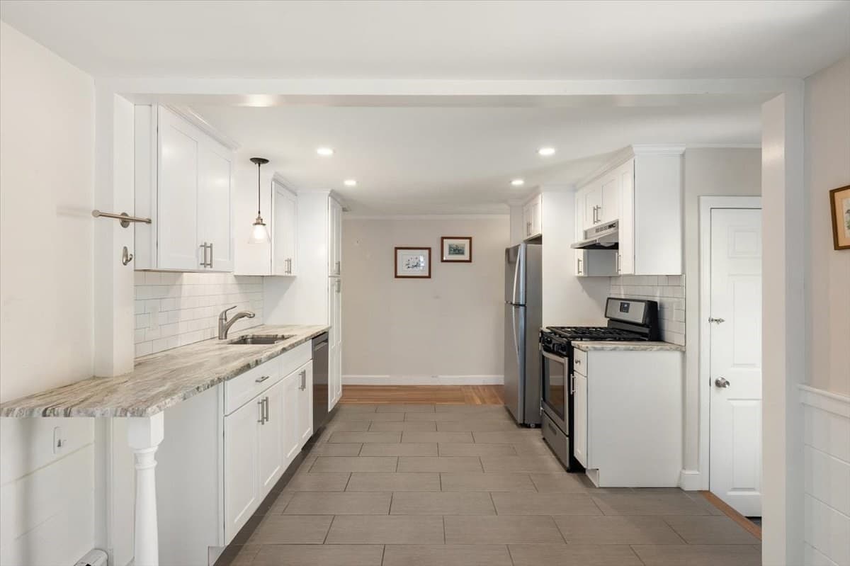 Single Family Residence at 78 Salem End Lane, Framingham MA 01702, Framingham, photo 4 of 26