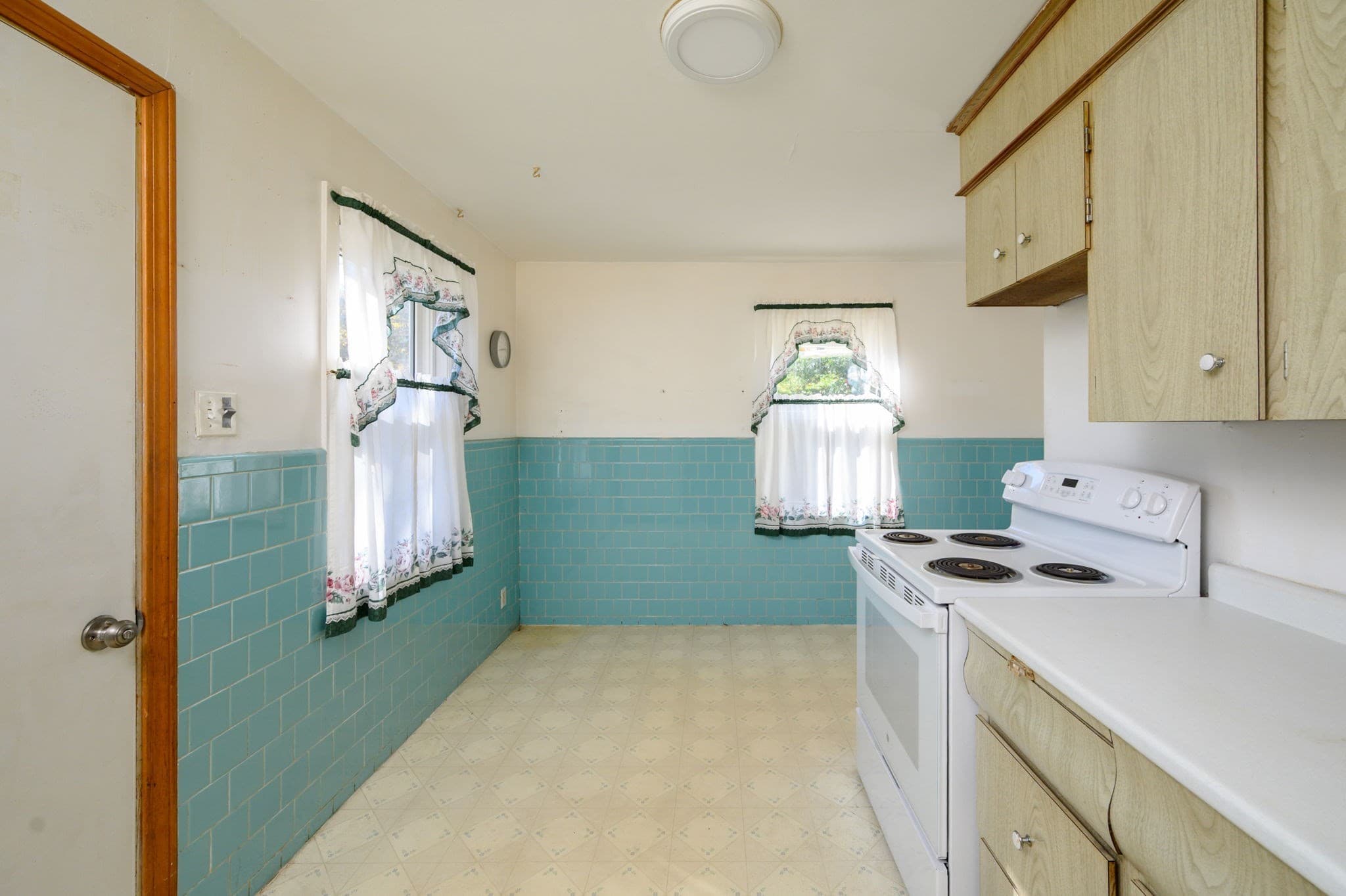 Single Family Residence at 13 Hemlock Rd, Hingham MA 02043, Hingham, photo 10 of 33