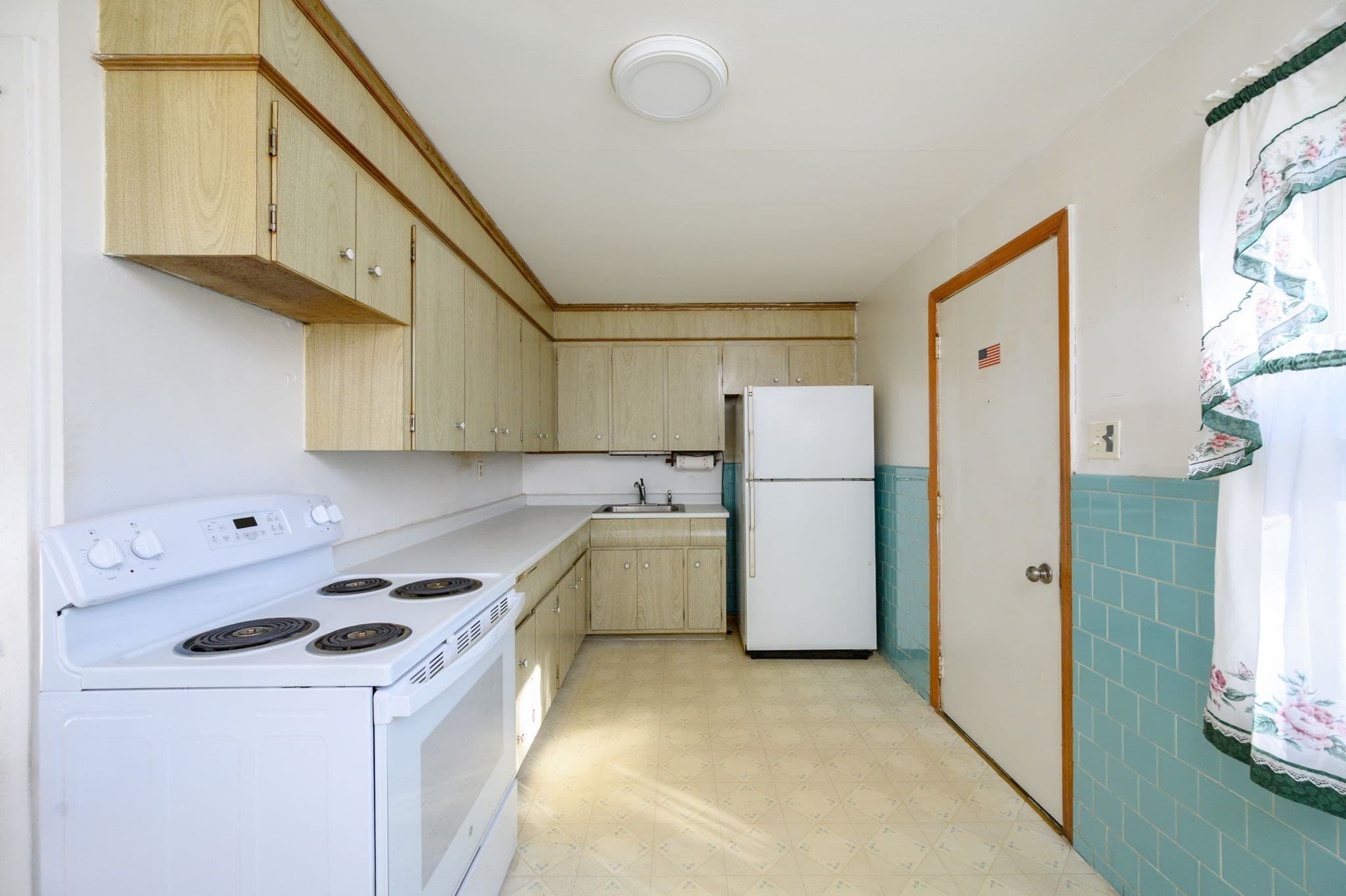 Single Family Residence at 13 Hemlock Rd, Hingham MA 02043, Hingham, photo 8 of 33
