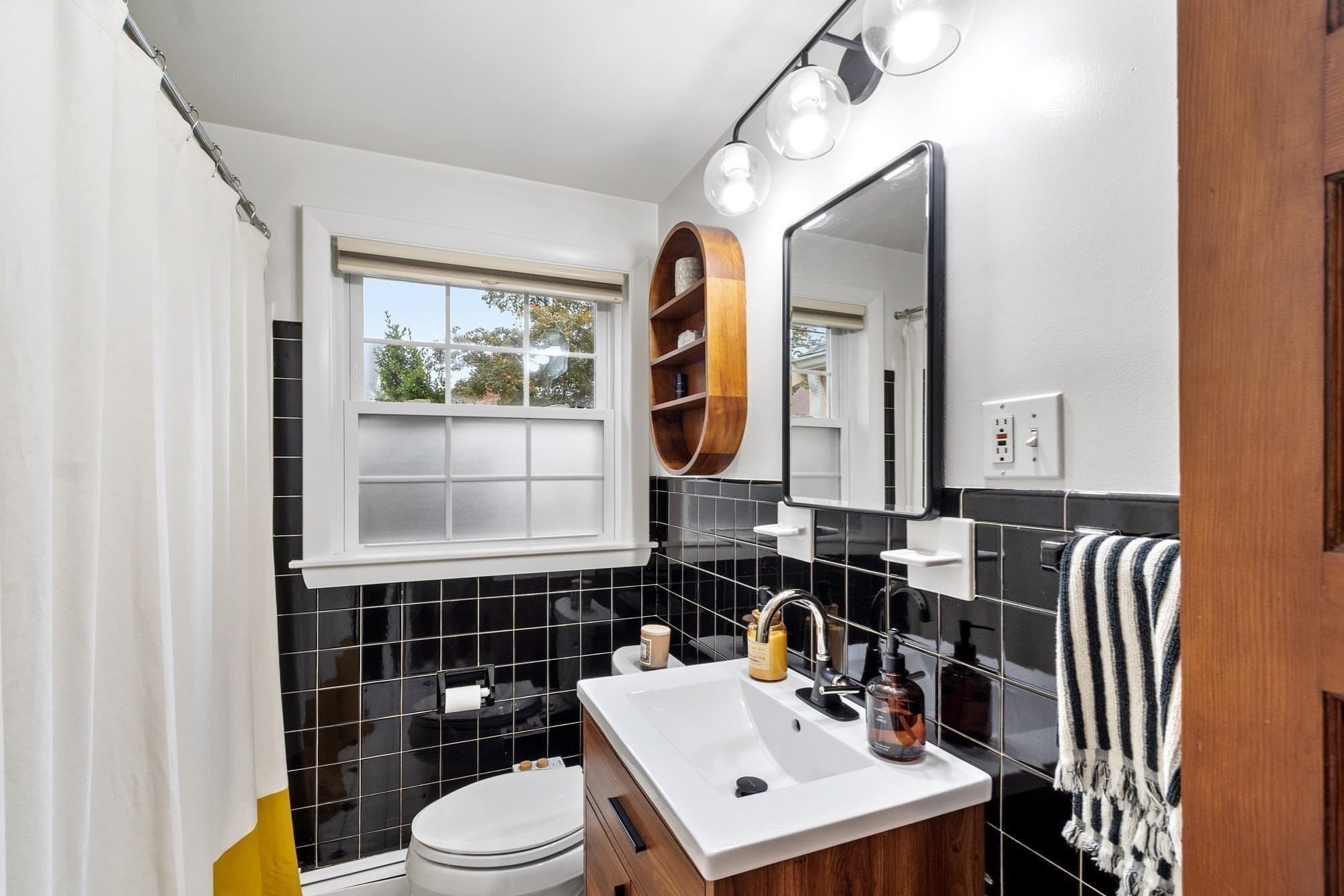Single Family Residence at 8 Grant St Ext, Framingham MA 01702, Framingham, photo 12 of 42