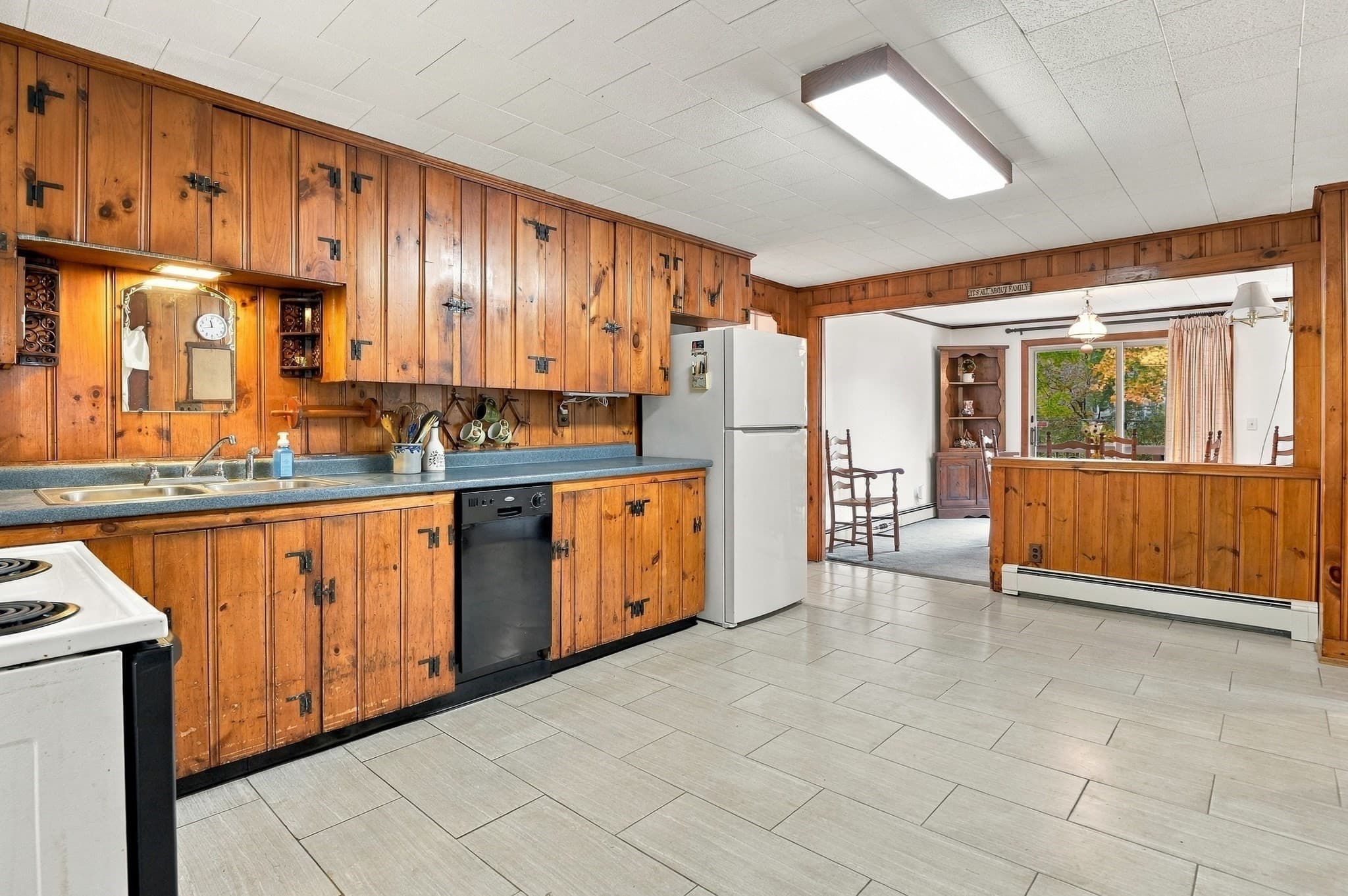 Single Family Residence at 3 Olive Drive, Leominster MA 01453, photo 10 of 34