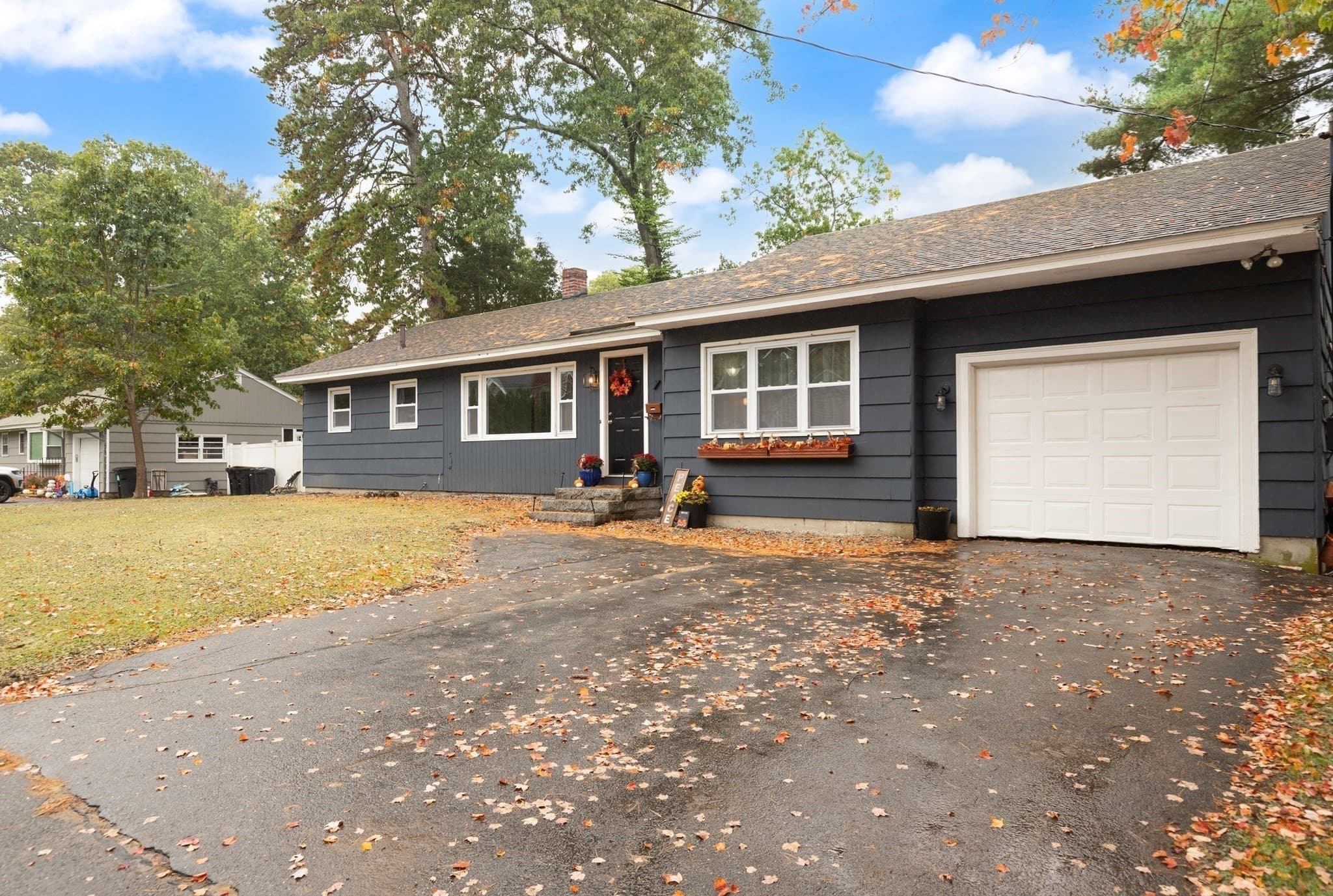 Single Family Residence at 7 Moonbeam Ave., Chelmsford MA 01824, photo 3 of 26