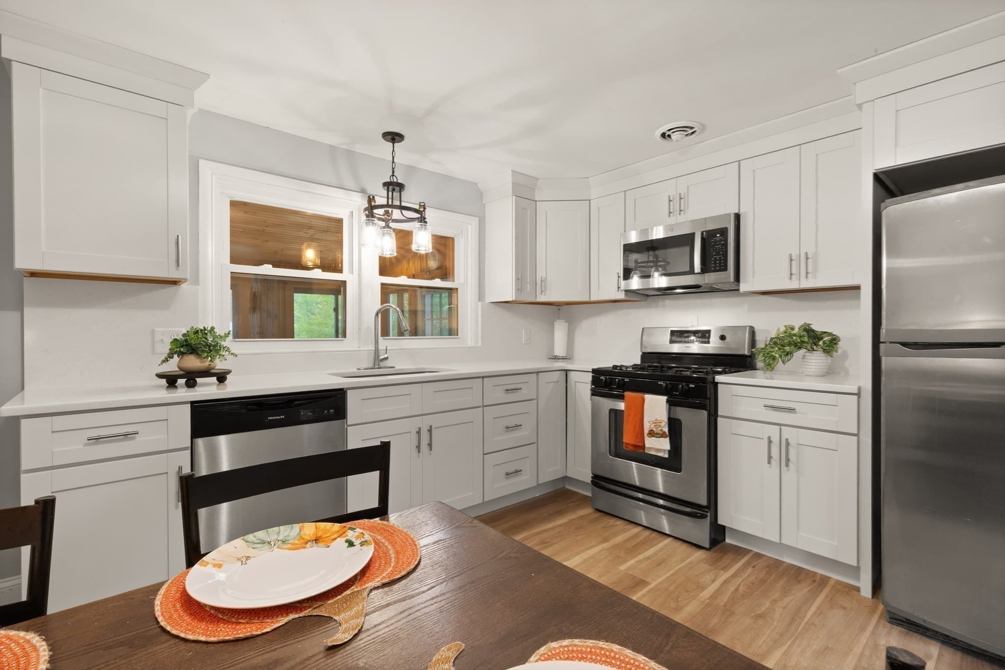 Single Family Residence at 7 Moonbeam Ave., Chelmsford MA 01824, photo 8 of 26