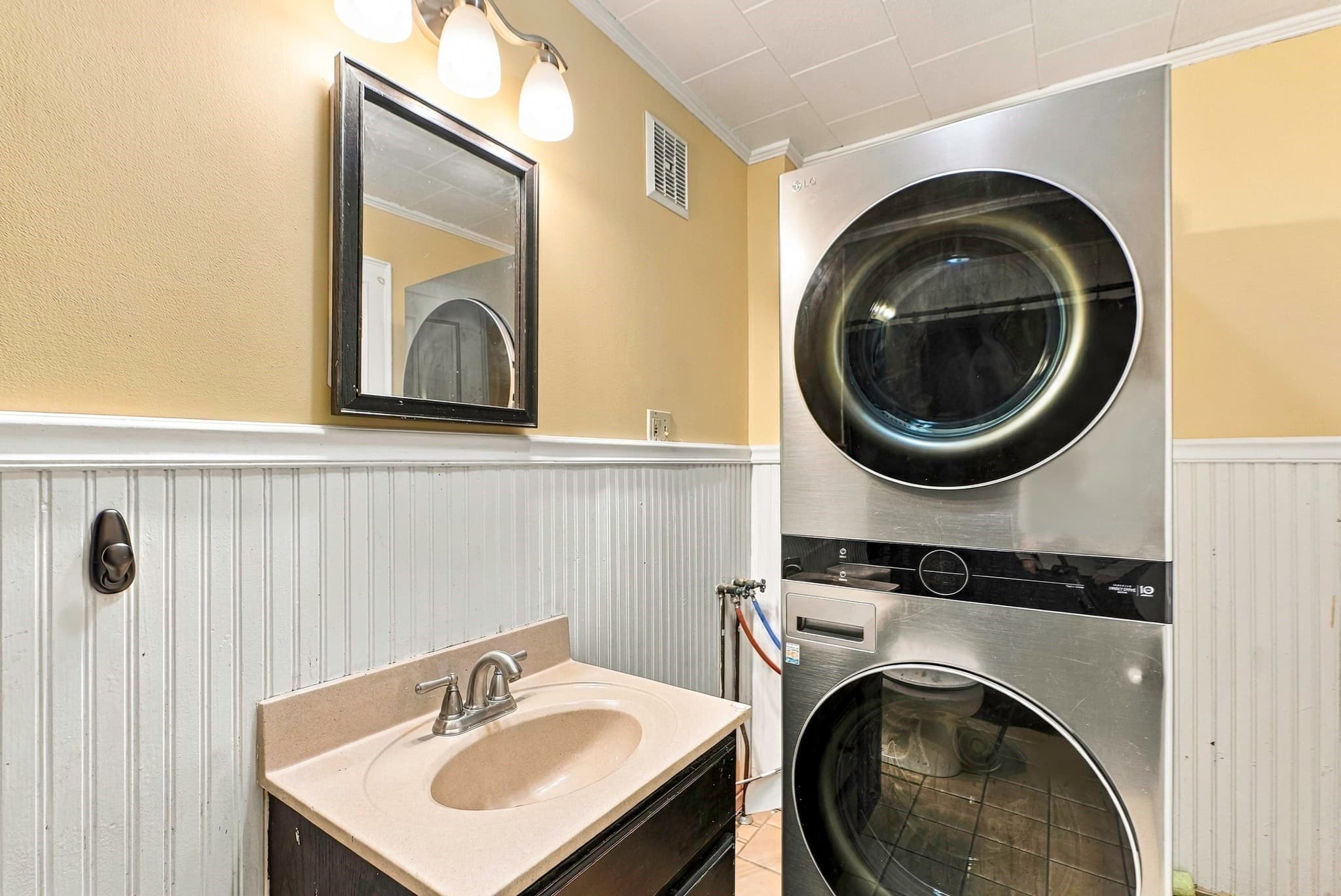 Single Family Residence at 34 Joyce St, Webster MA 01570, photo 11 of 30