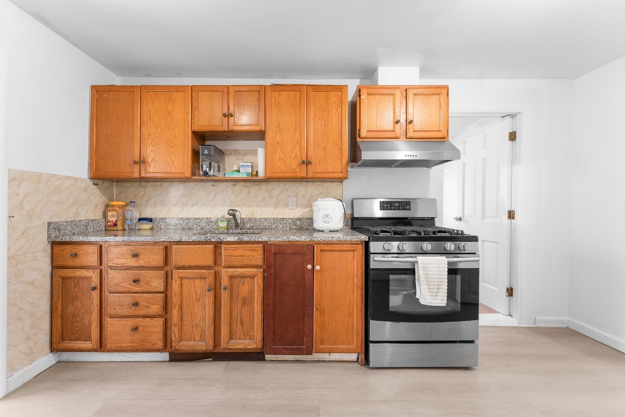 Single Family Residence at 576 Sea St, Quincy MA 02169, Quincy, photo 7 of 21