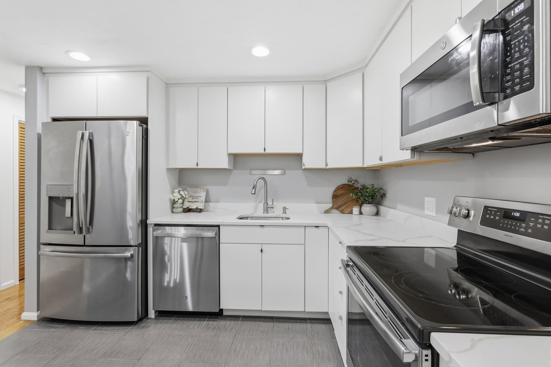 Condominium at 40 Casablanca Ct # 40, Haverhill MA 01832, photo 10 of 30