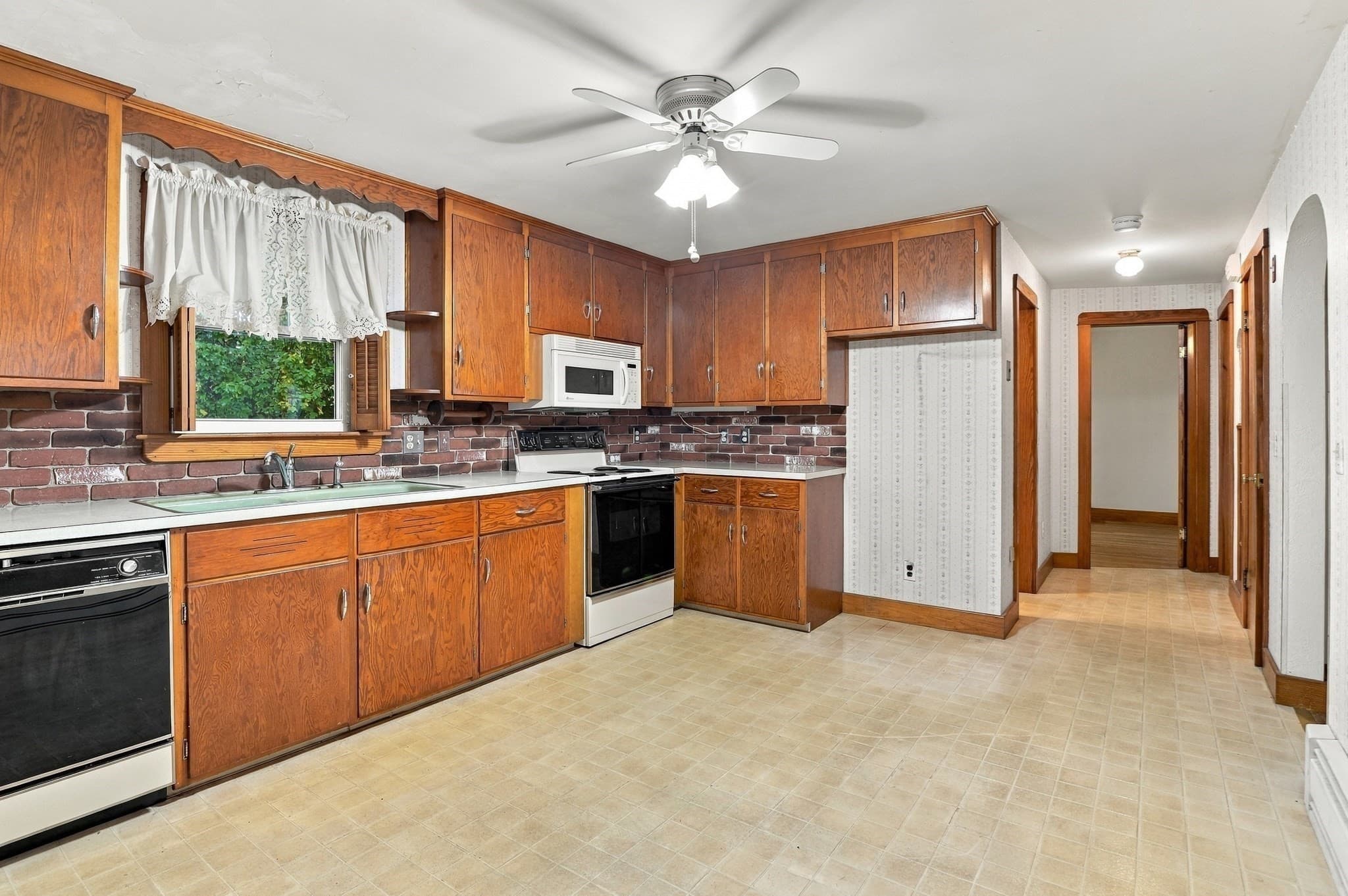 Single Family Residence at 147 Ninth Street, Leominster MA 01453, photo 6 of 33