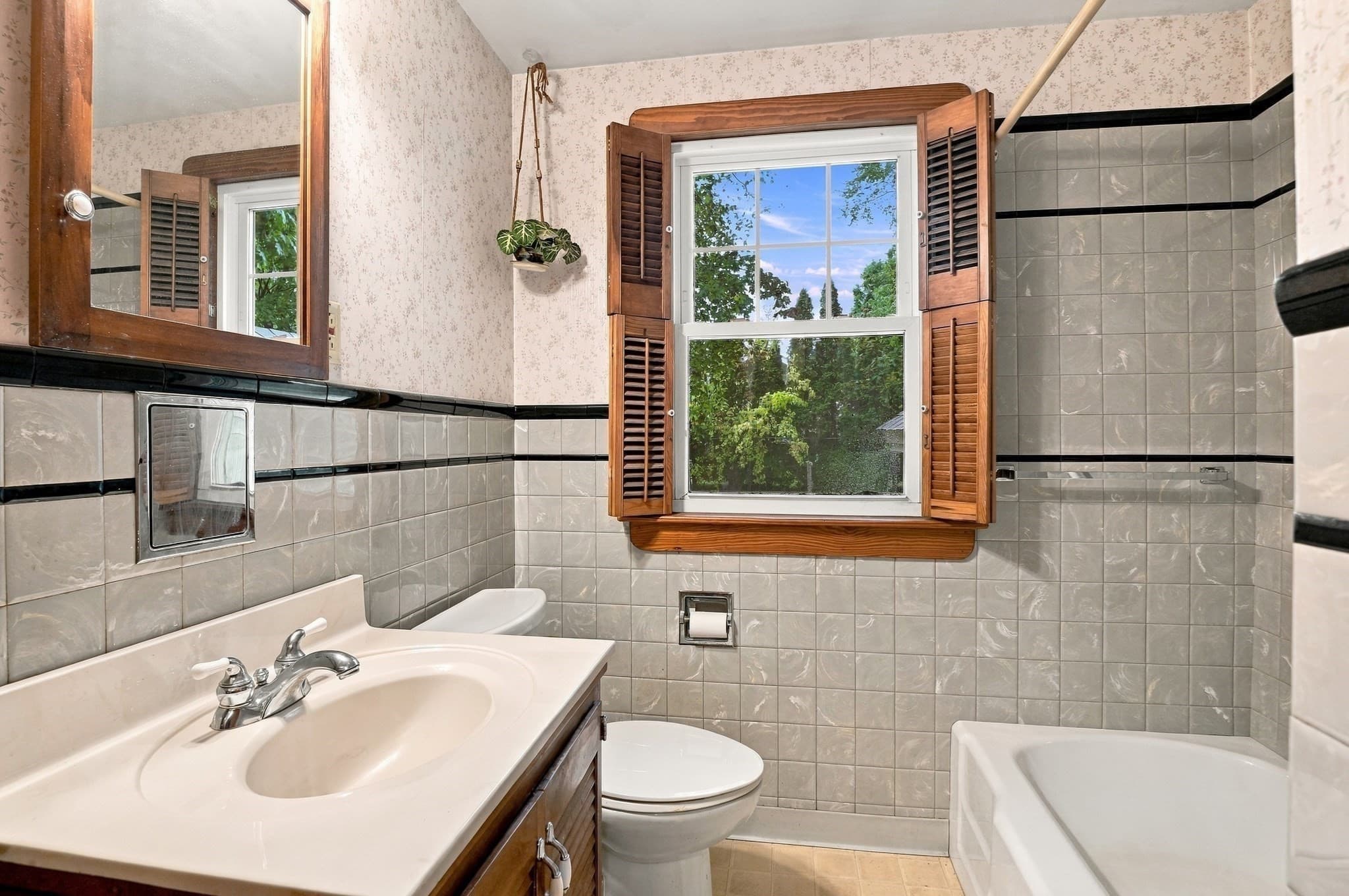 Single Family Residence at 147 Ninth Street, Leominster MA 01453, photo 16 of 33