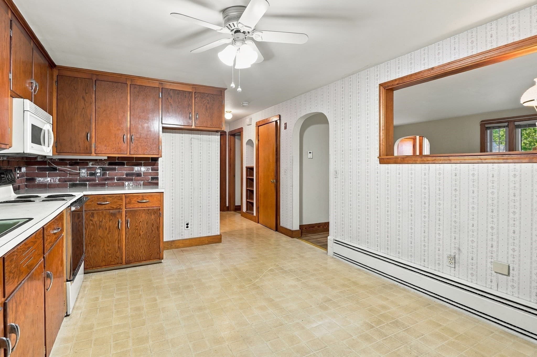Single Family Residence at 147 Ninth Street, Leominster MA 01453, photo 7 of 33
