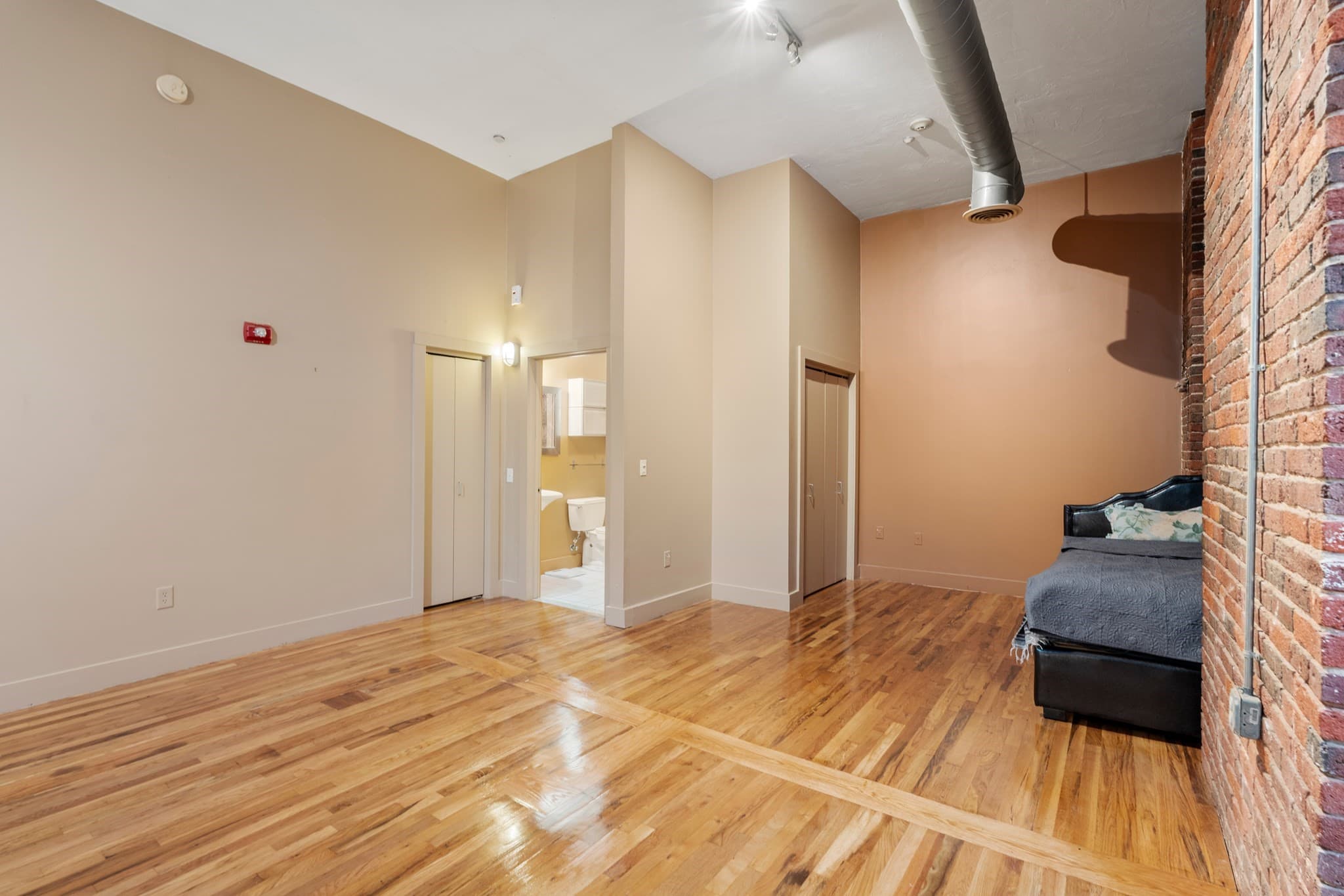 Condominium at 13-17 Willow St # 205, Lynn MA 01901, Lynn, photo 8 of 20