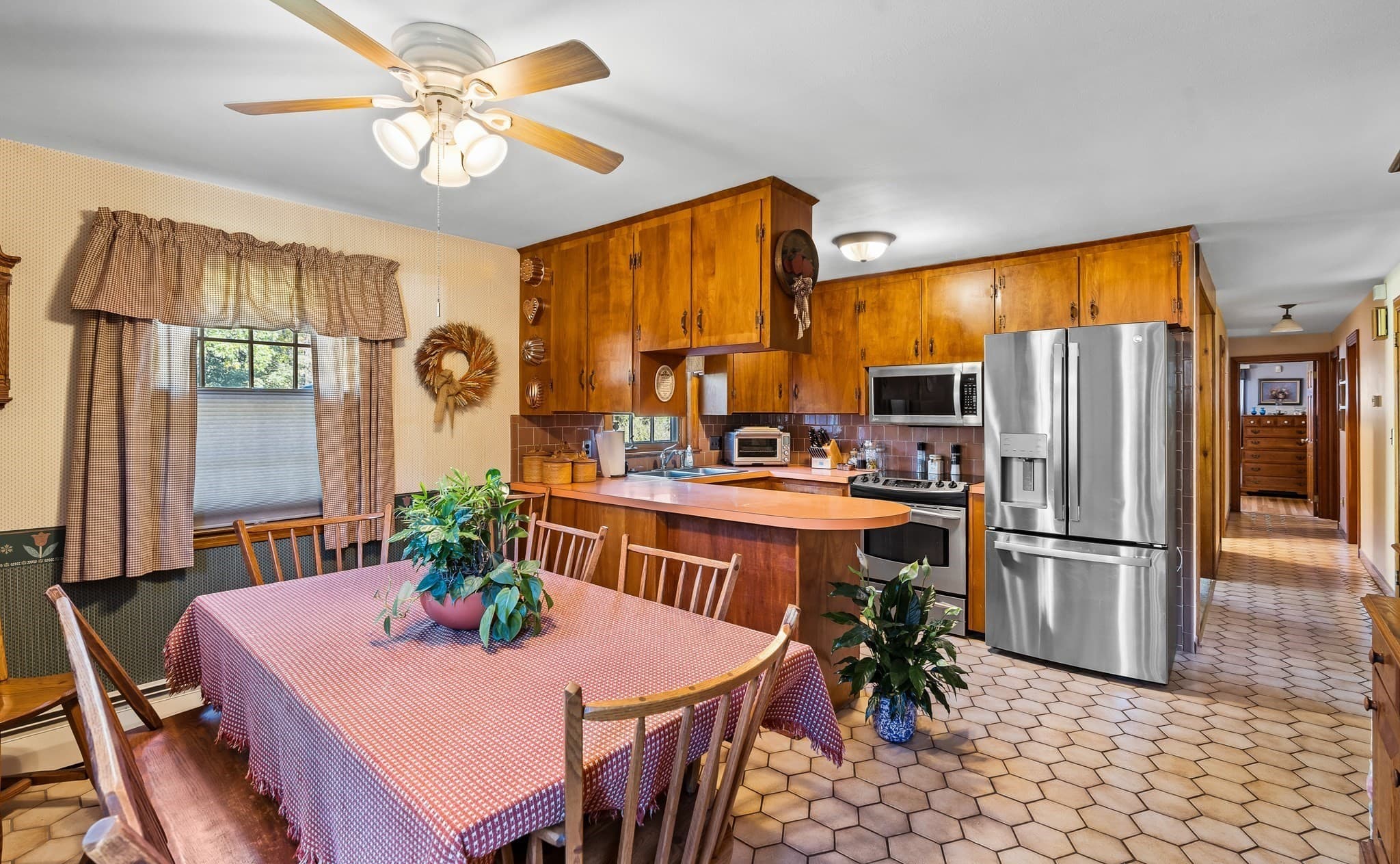 Single Family Residence at 141 Olin Avenue, Fitchburg MA 01420, photo 6 of 38