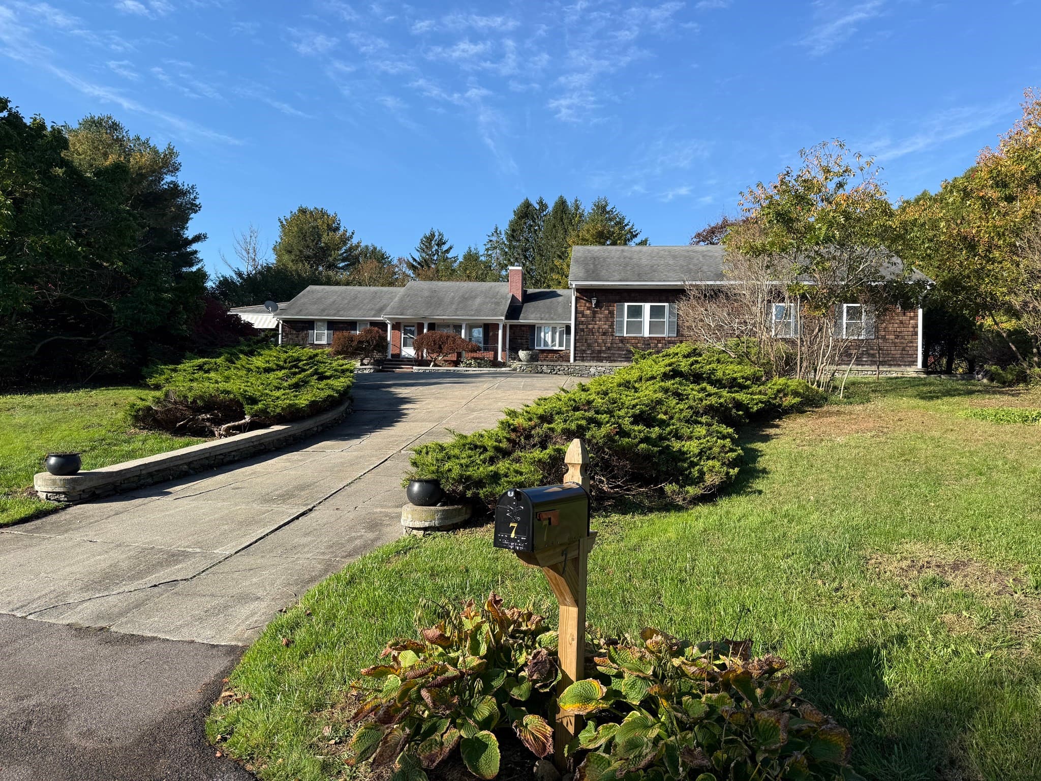 Single Family Residence at 7 Fallon Dr, Westport MA 02790, photo 7 of 40