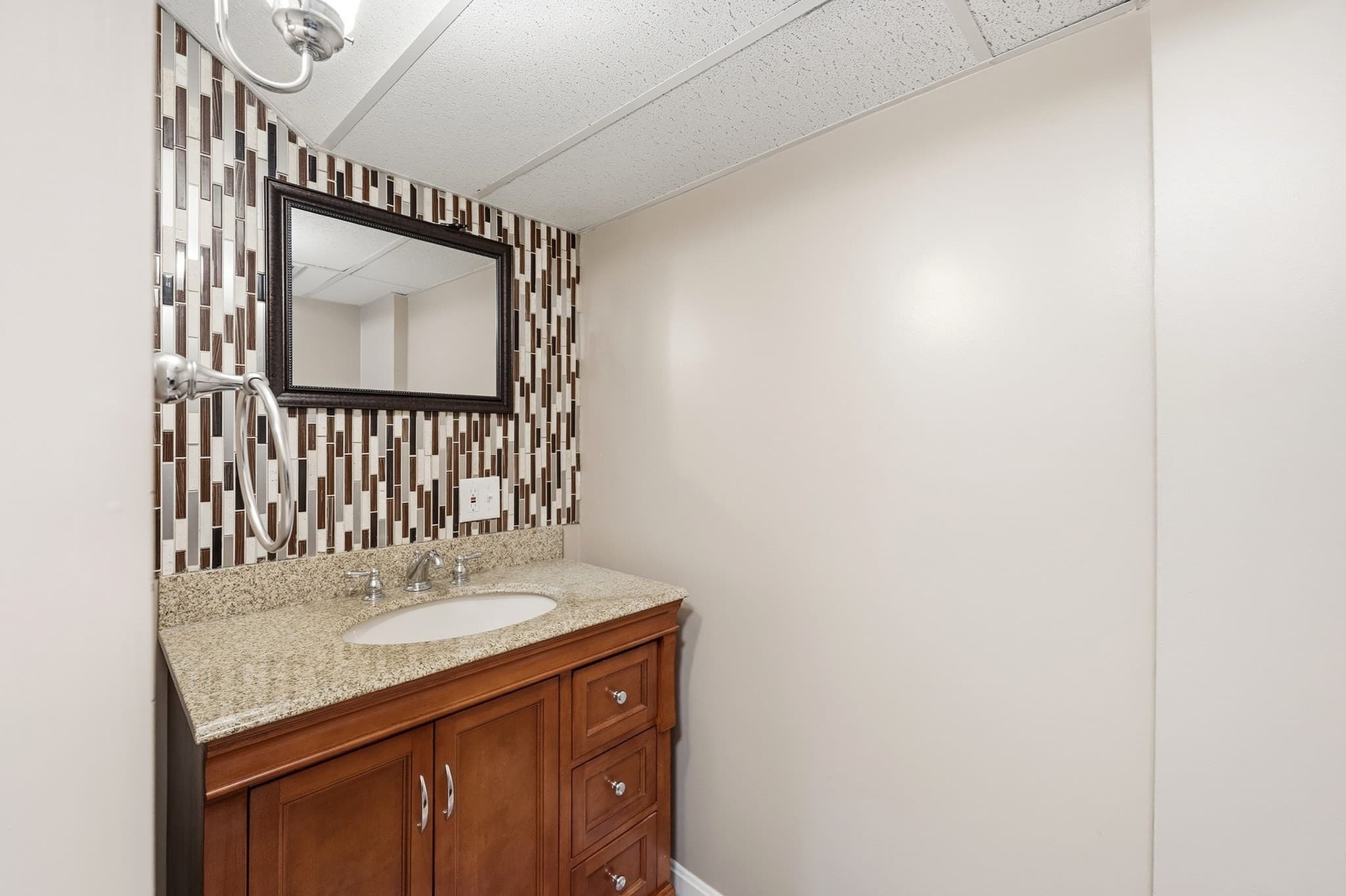 Single Family Residence at 10 Dolan Rd, Billerica MA 01821, Billerica, photo 27 of 42