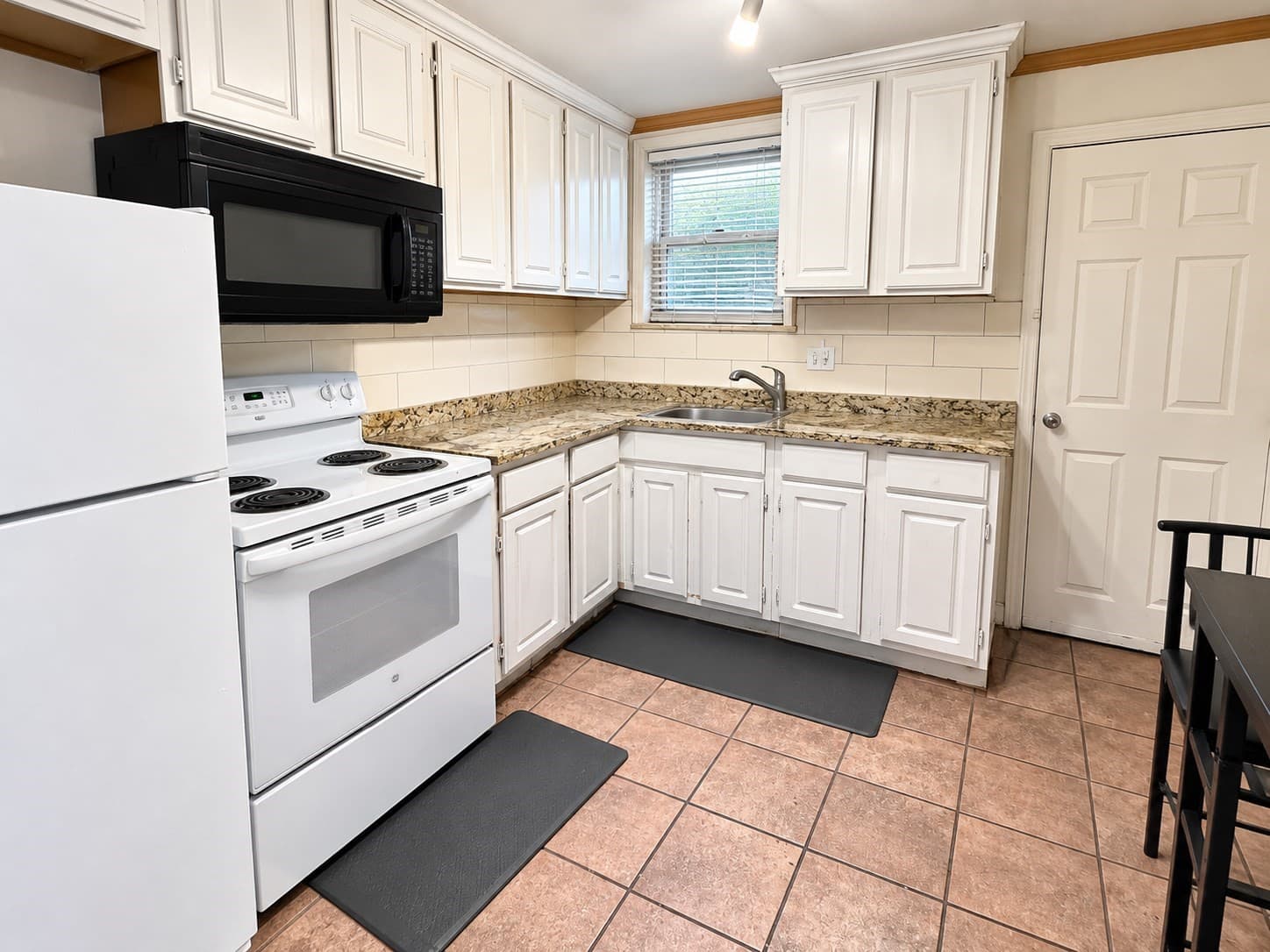 Condominium at 623 Cummins Hwy # A, Boston MA 02136, Boston, photo 7 of 9