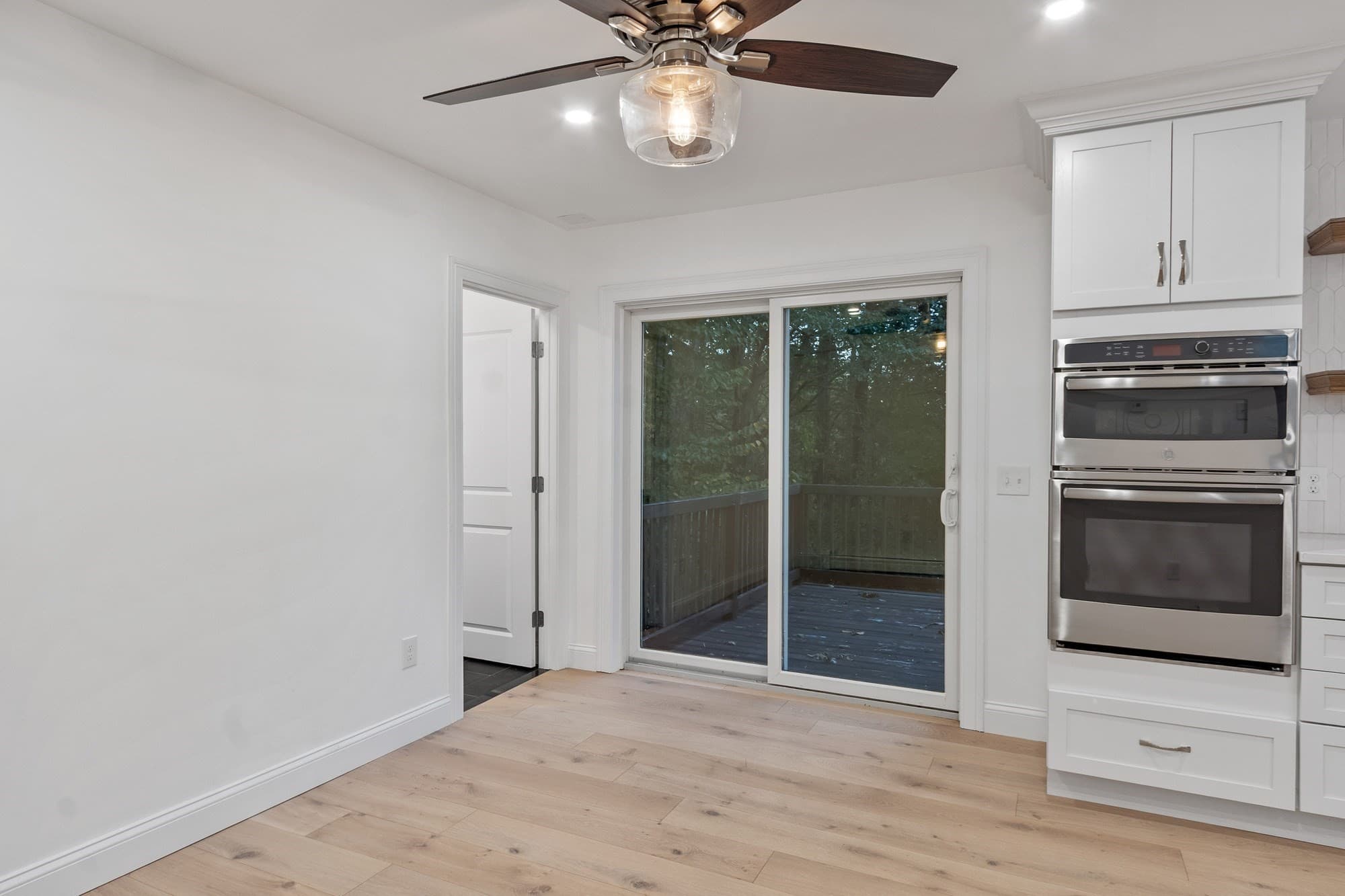 Single Family Residence at 16 E Applewood Dr, Charlton MA 01507, photo 6 of 42