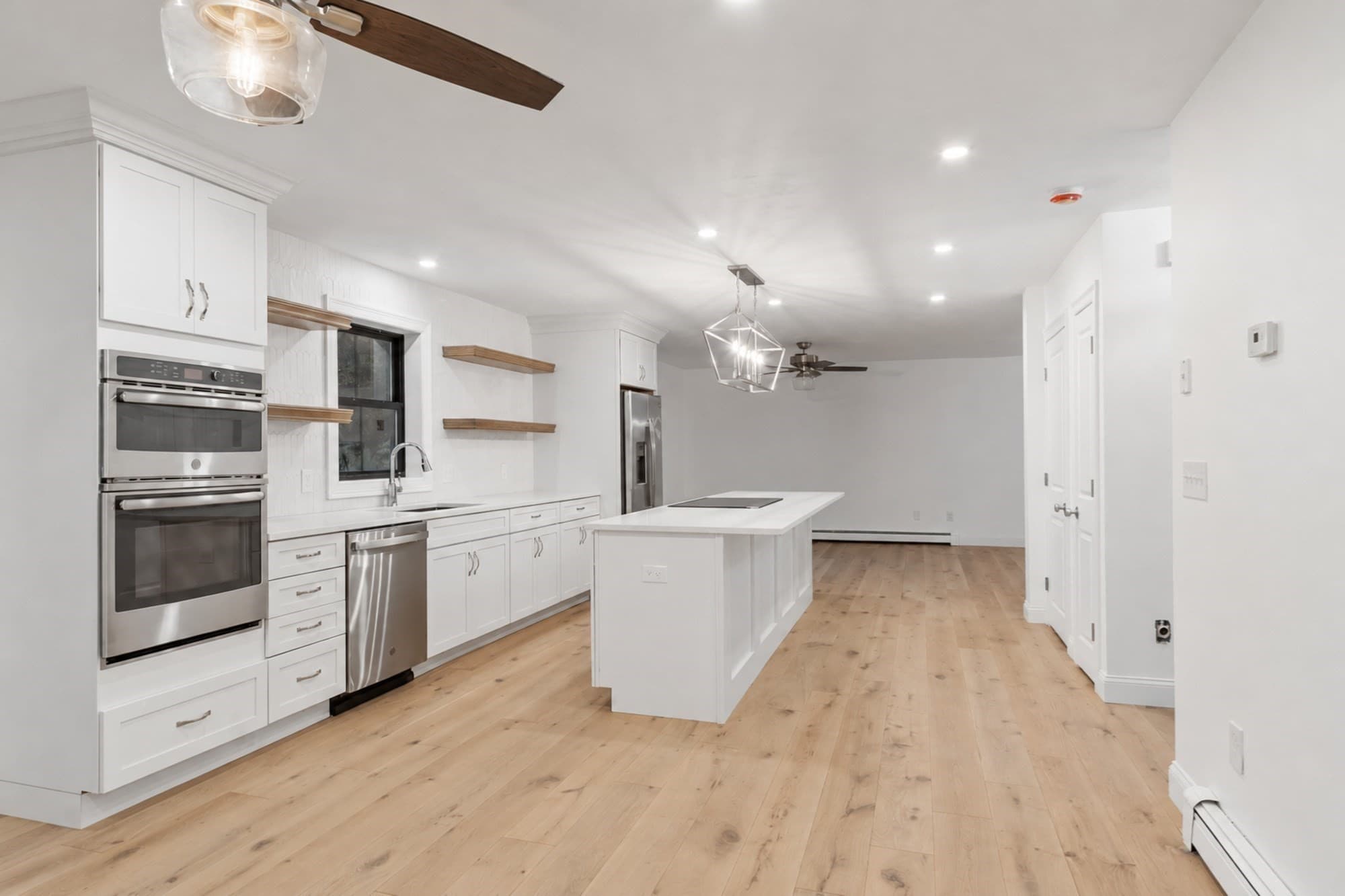 Single Family Residence at 16 E Applewood Dr, Charlton MA 01507, photo 3 of 42