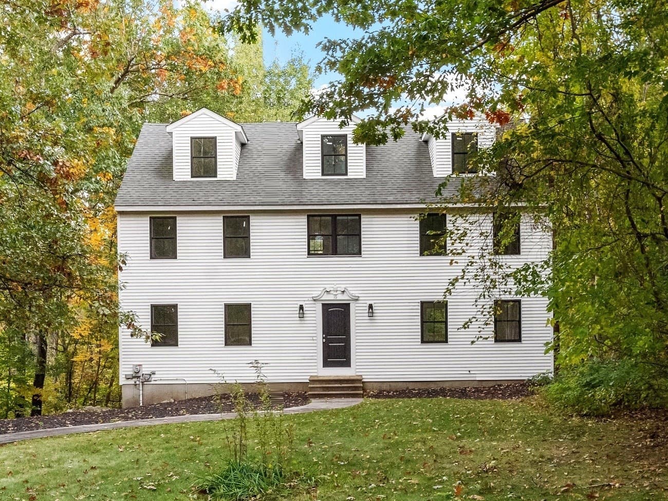 16 E Applewood Dr, Charlton MA 01507