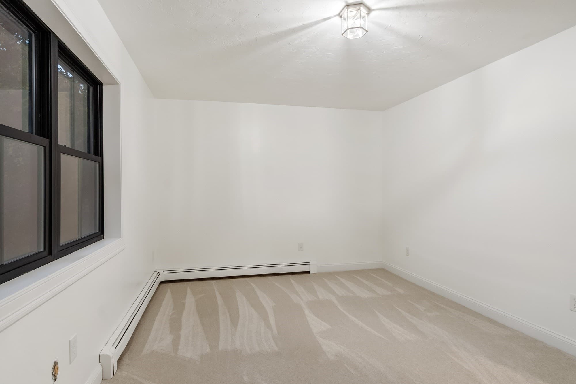 Single Family Residence at 16 E Applewood Dr, Charlton MA 01507, photo 31 of 42