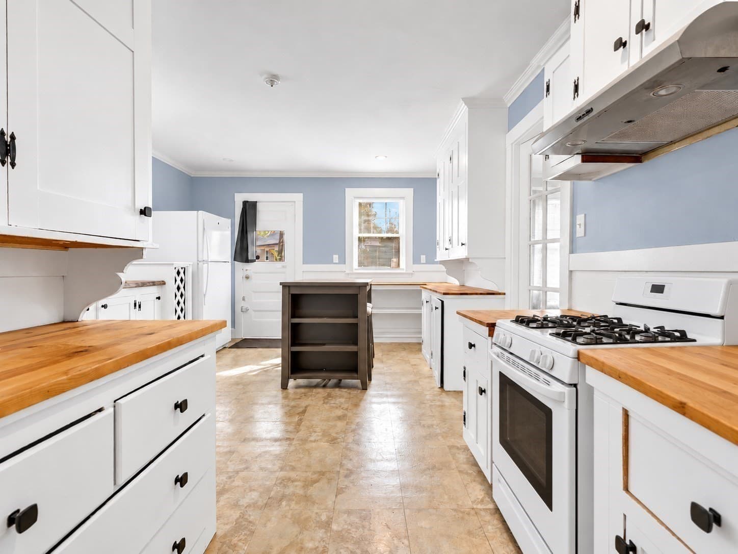 Single Family Residence at 48 Hawthorn Rd, Milton MA 02186, photo 7 of 26