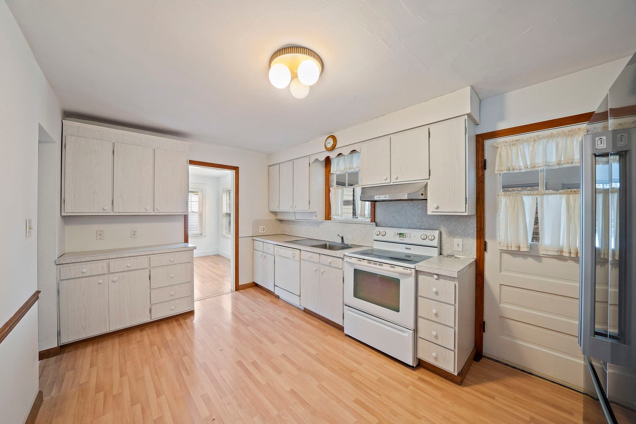 Single Family Residence at 6 Rowe St, Milton MA 02186, photo 10 of 32