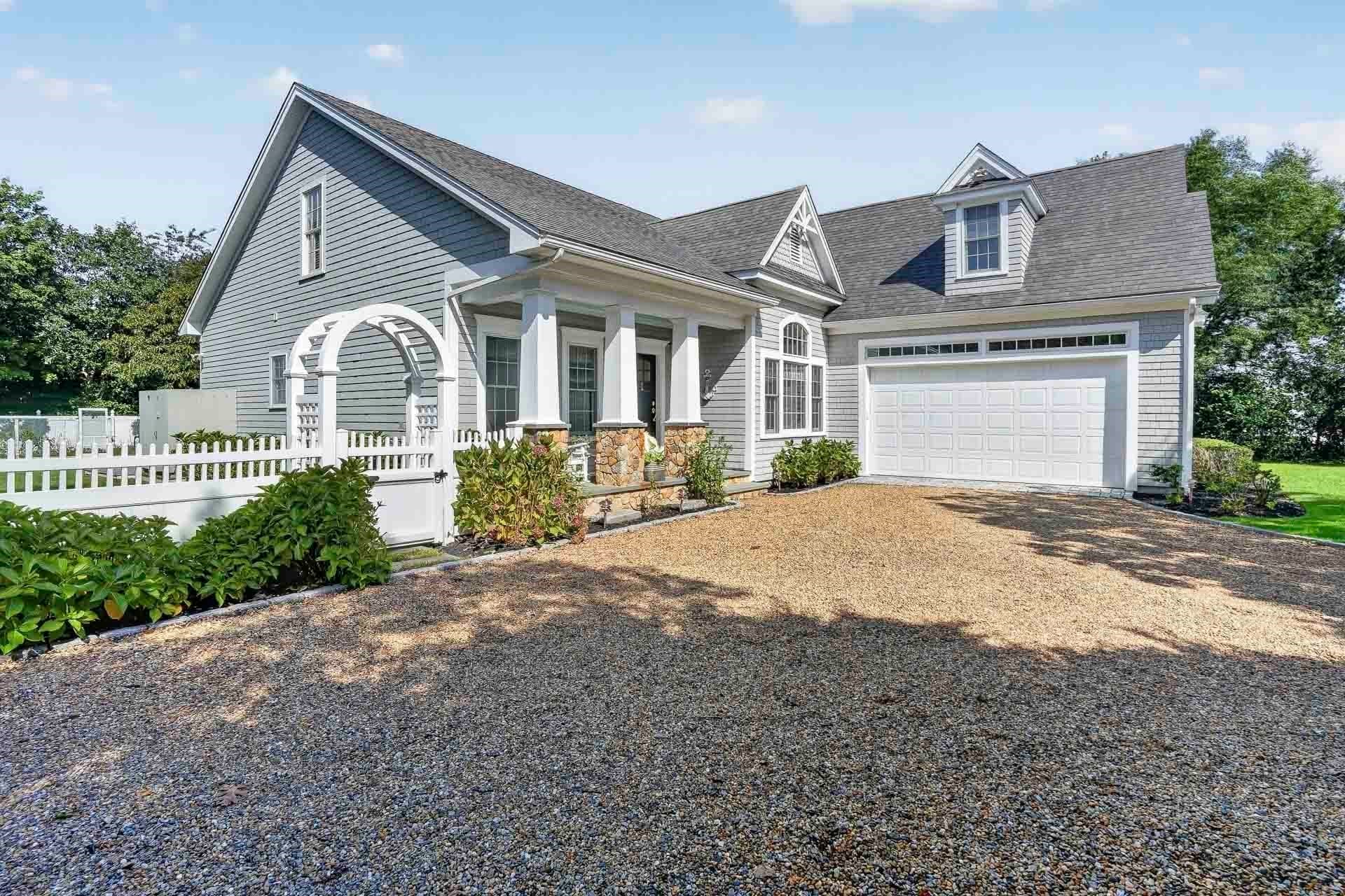 Single Family Residence at 26 Pulpit Ln, Edgartown MA 02539, photo 4 of 42