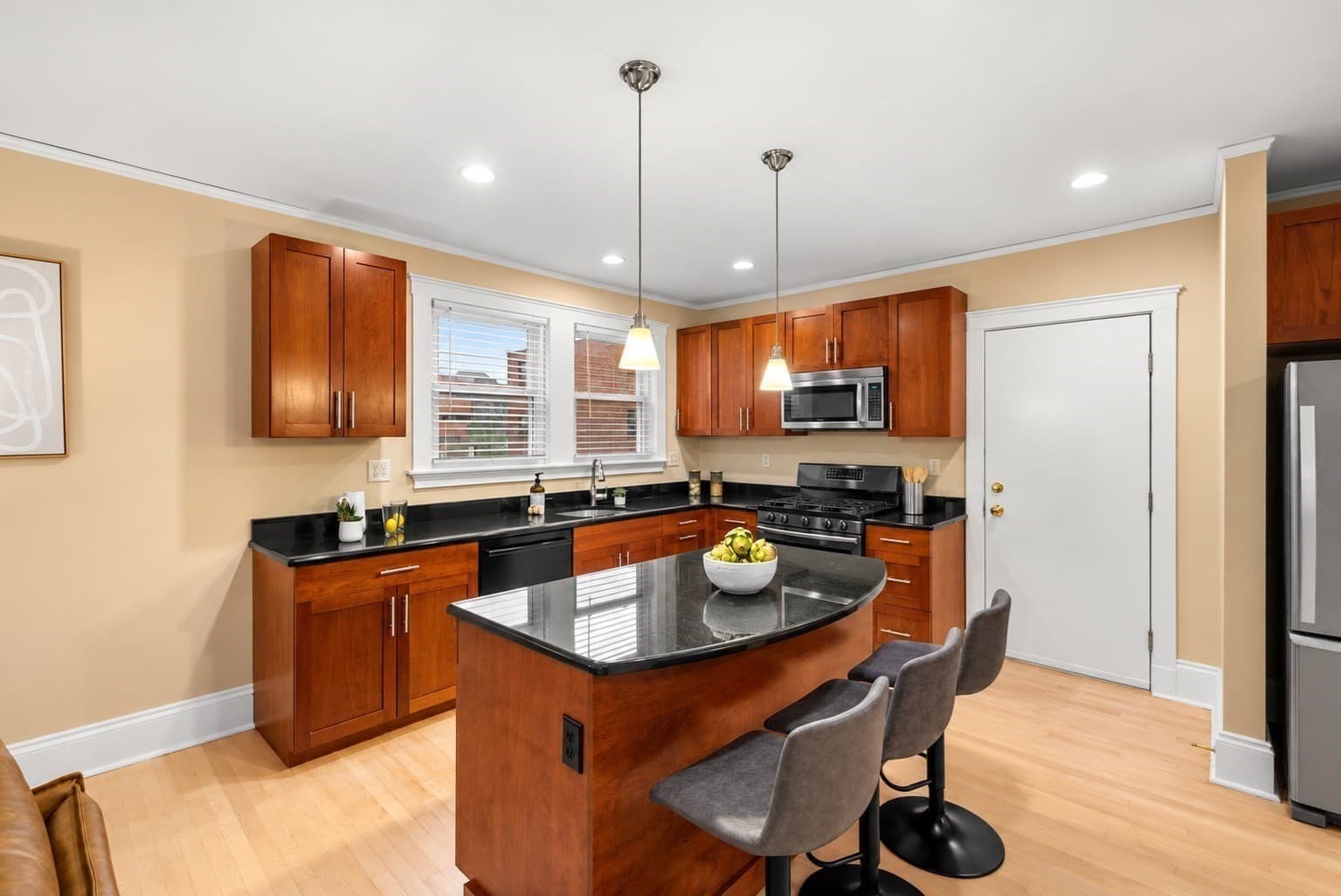 Condominium at 22 Centre St # 3, Cambridge MA 02139, Cambridge, photo 9 of 24
