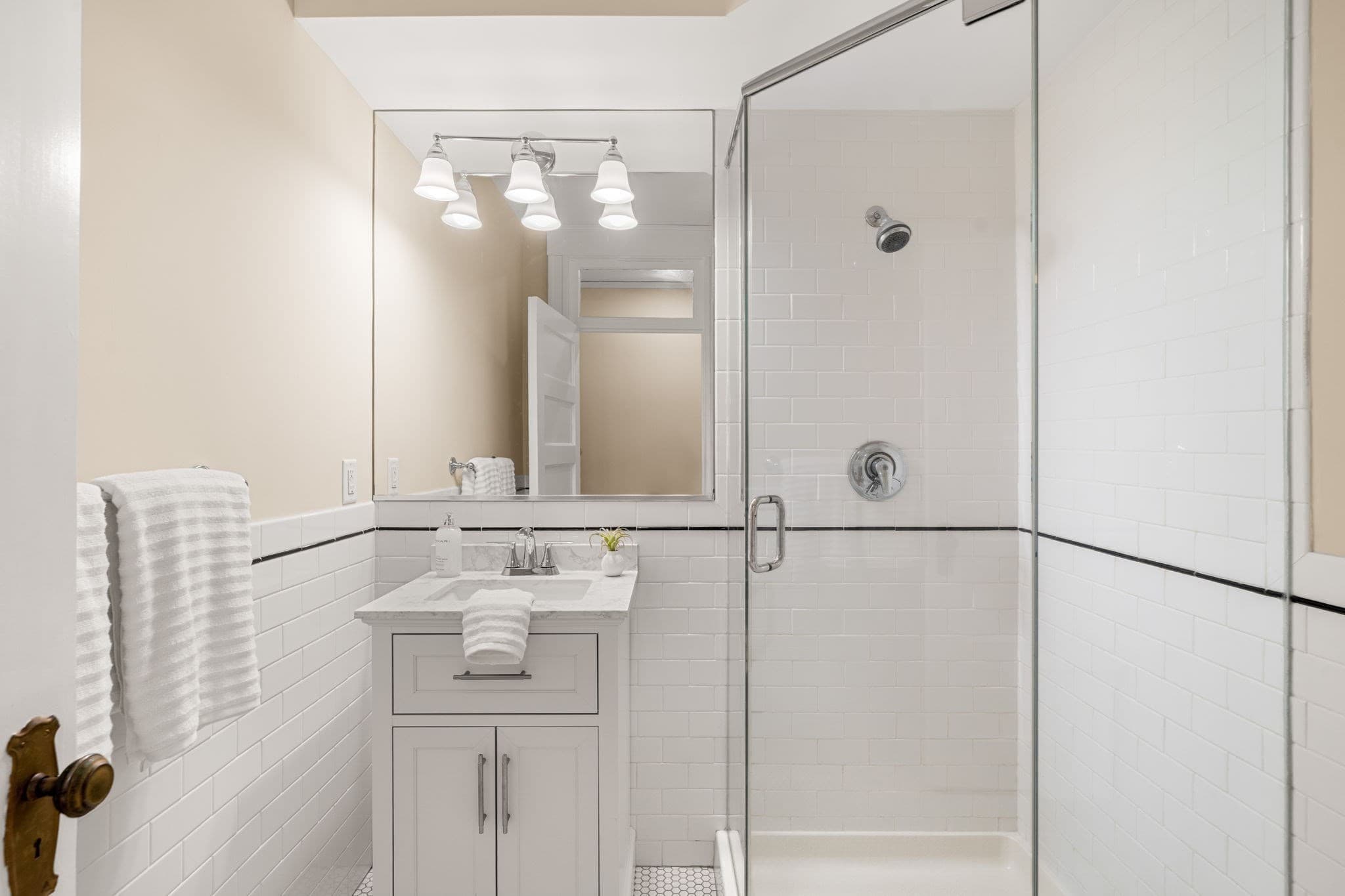 Condominium at 22 Centre St # 3, Cambridge MA 02139, Cambridge, photo 21 of 24