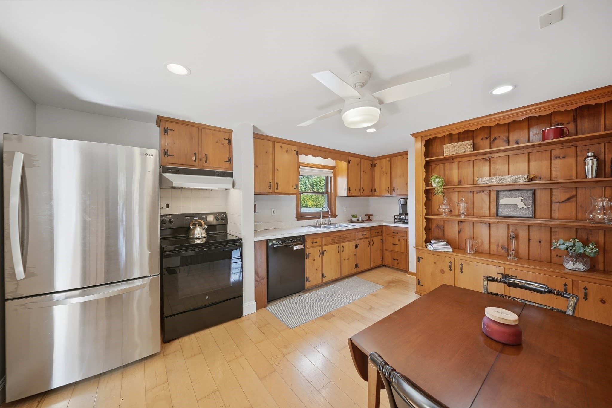Single Family Residence at 34 Andover St, Wilmington MA 01887, Wilmington, photo 9 of 37