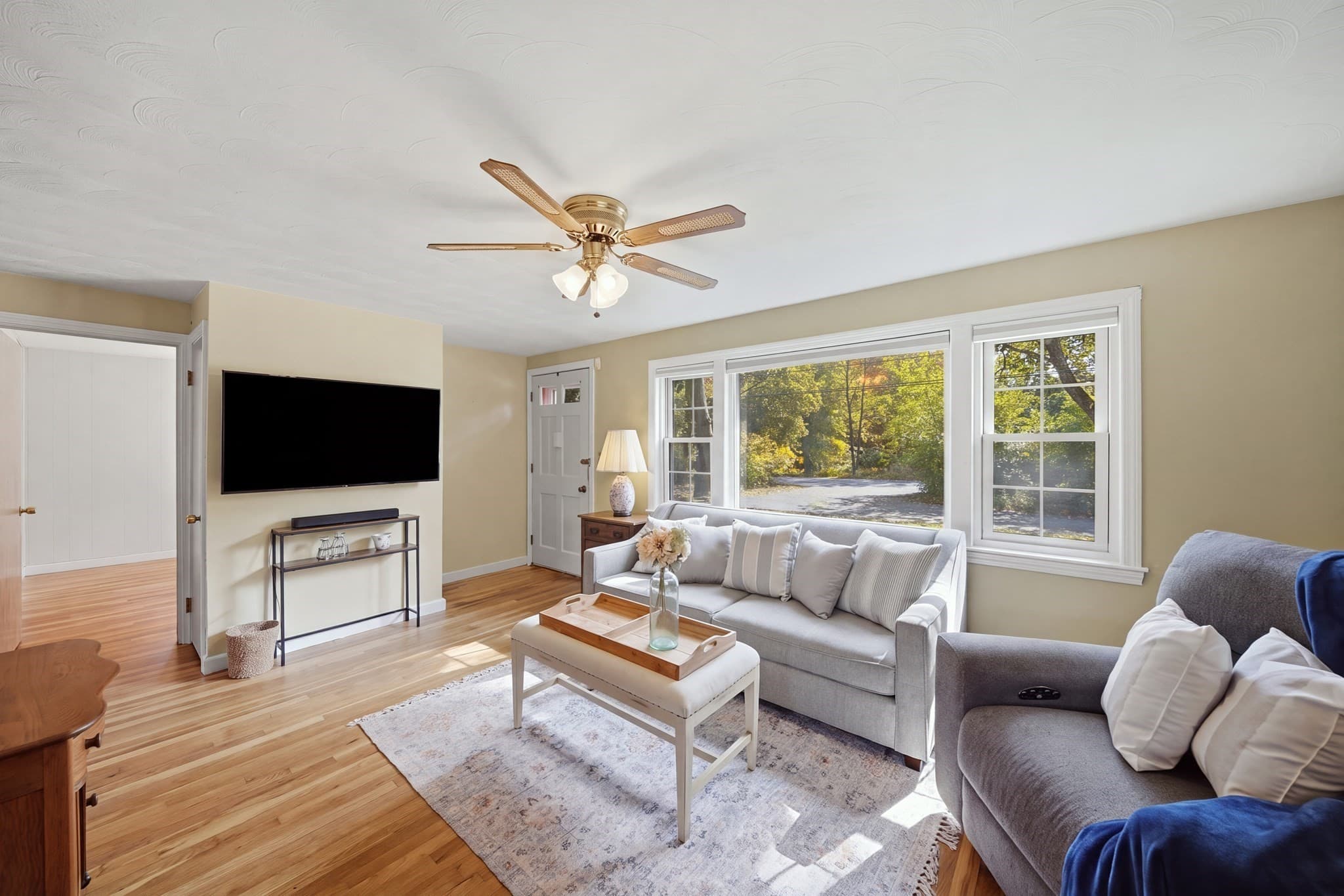 Single Family Residence at 34 Andover St, Wilmington MA 01887, Wilmington, photo 4 of 37