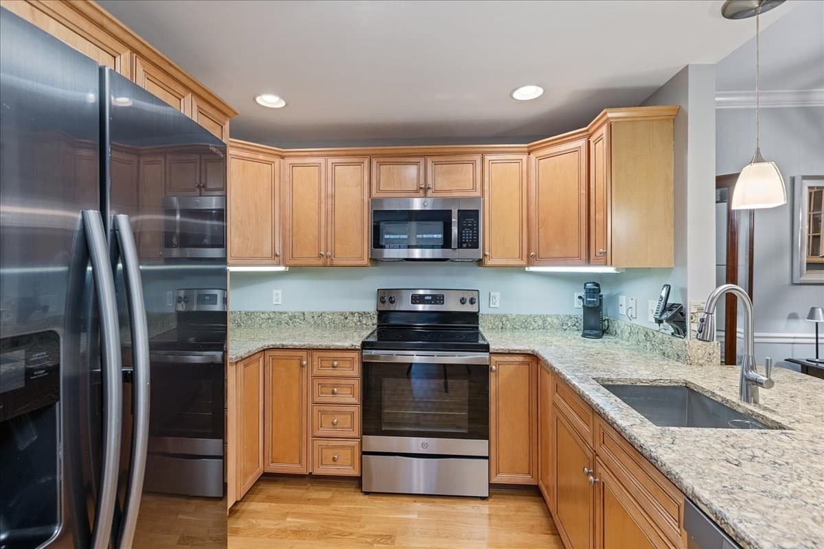 Condominium at 1201 Emerald Court # 1201, Tewksbury MA 01876, Tewksbury, photo 4 of 42