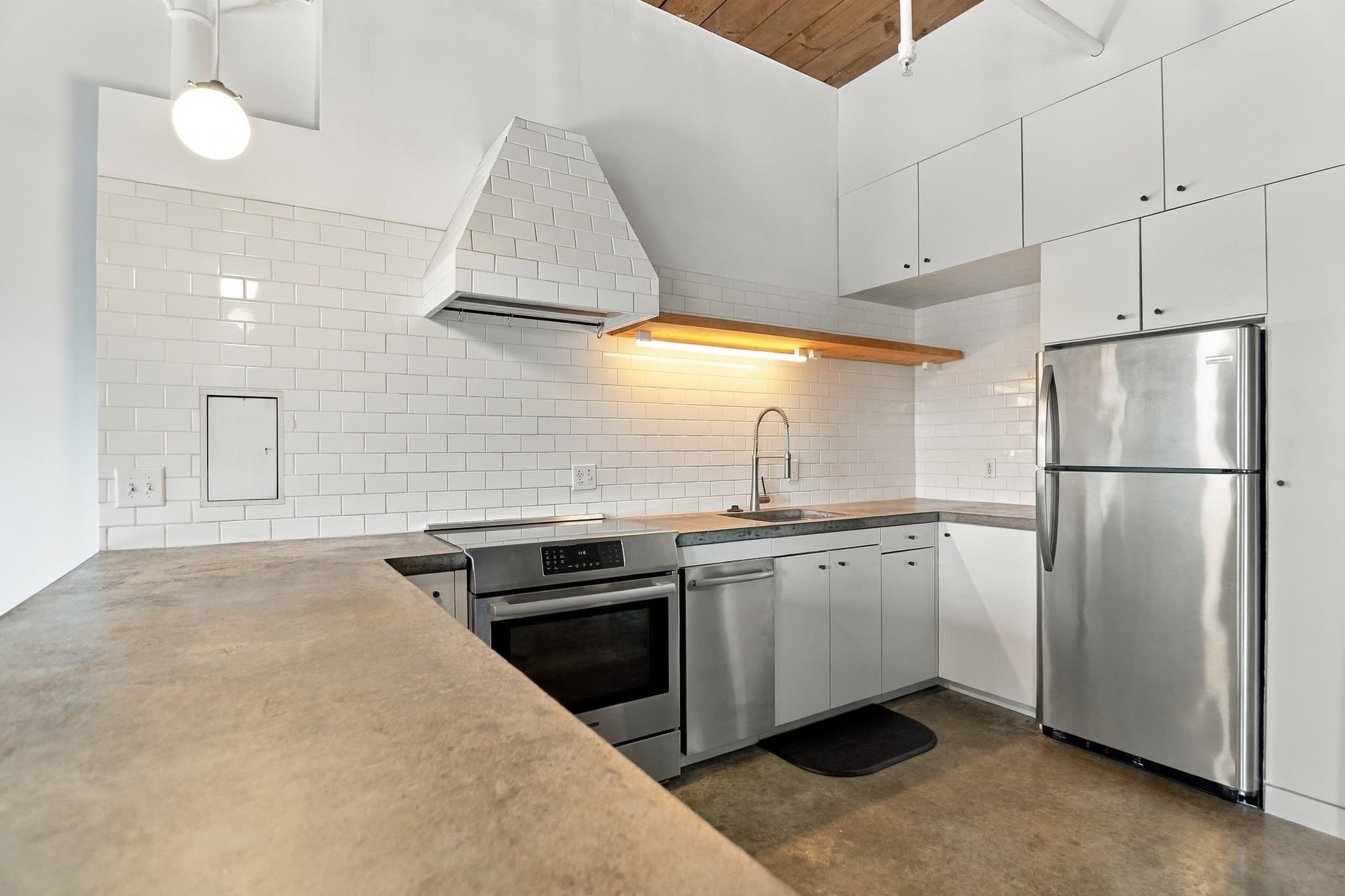Condominium at 172 Middle Street # 301, Lowell MA 01852, Lowell, photo 27 of 36