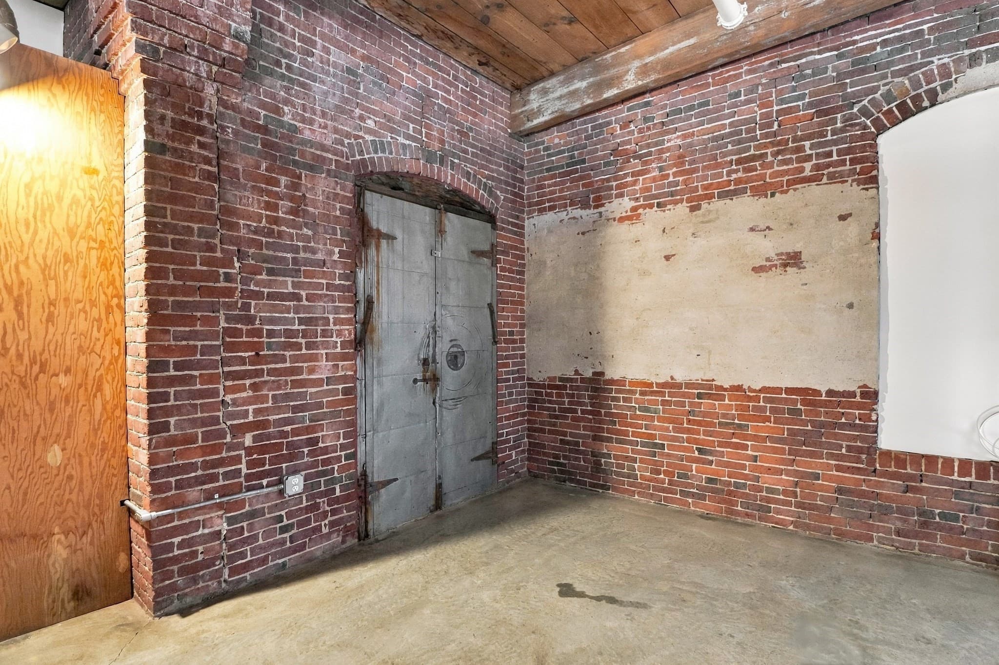 Condominium at 172 Middle Street # 301, Lowell MA 01852, Lowell, photo 7 of 36
